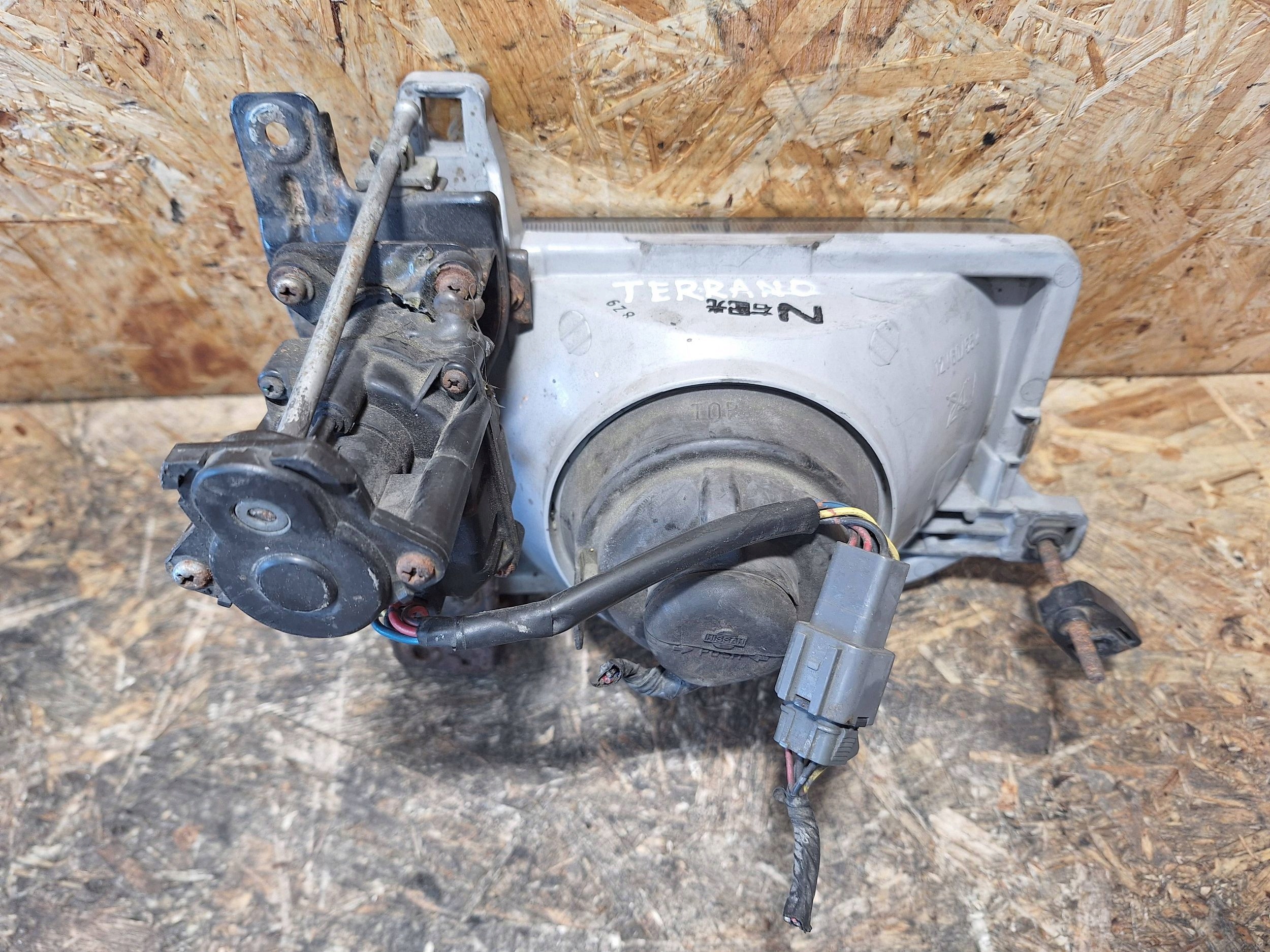 light left front NISSAN TERRANO and 86-94 EUROPA