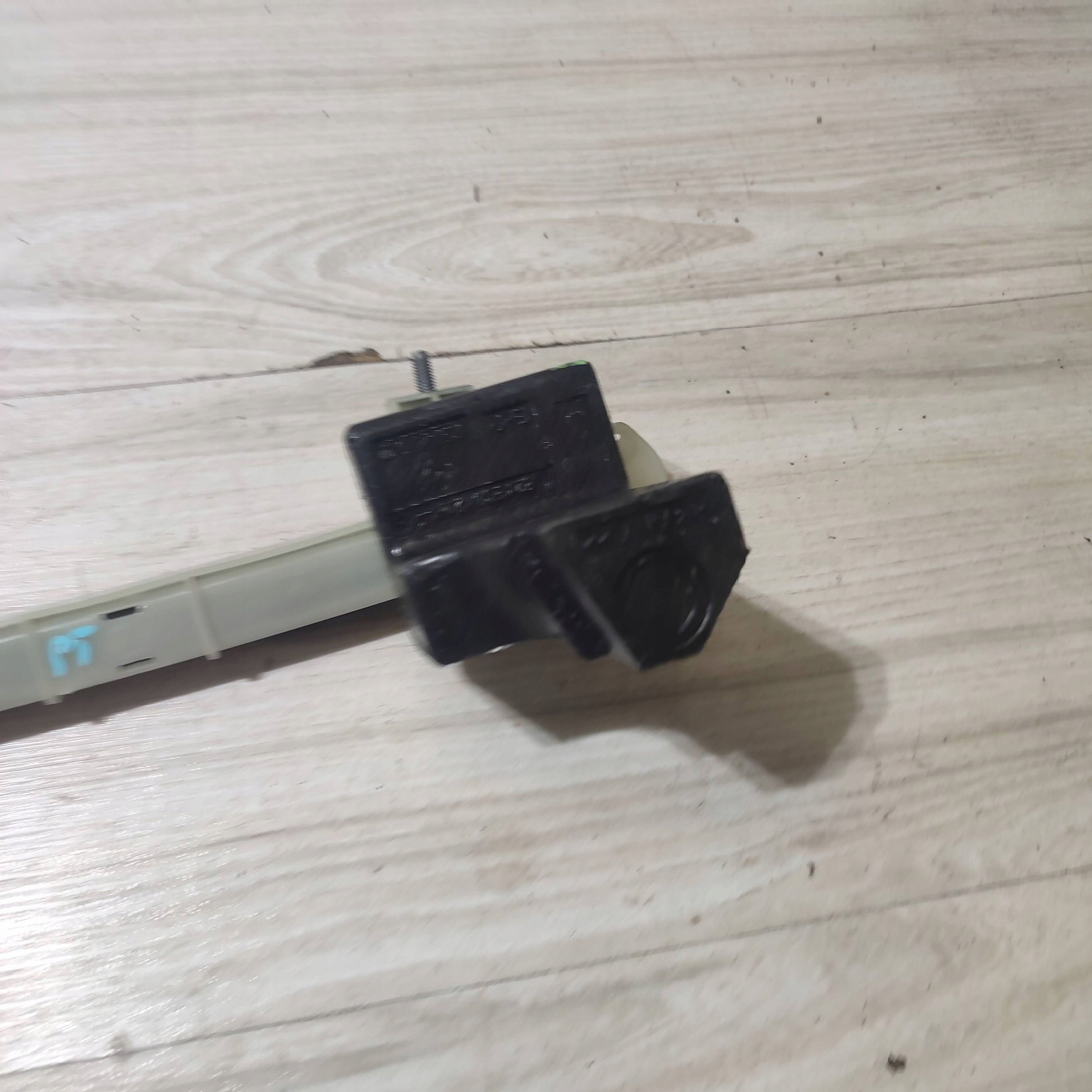 prowadnica windows rear part side right Dacia Jogger 822165369R