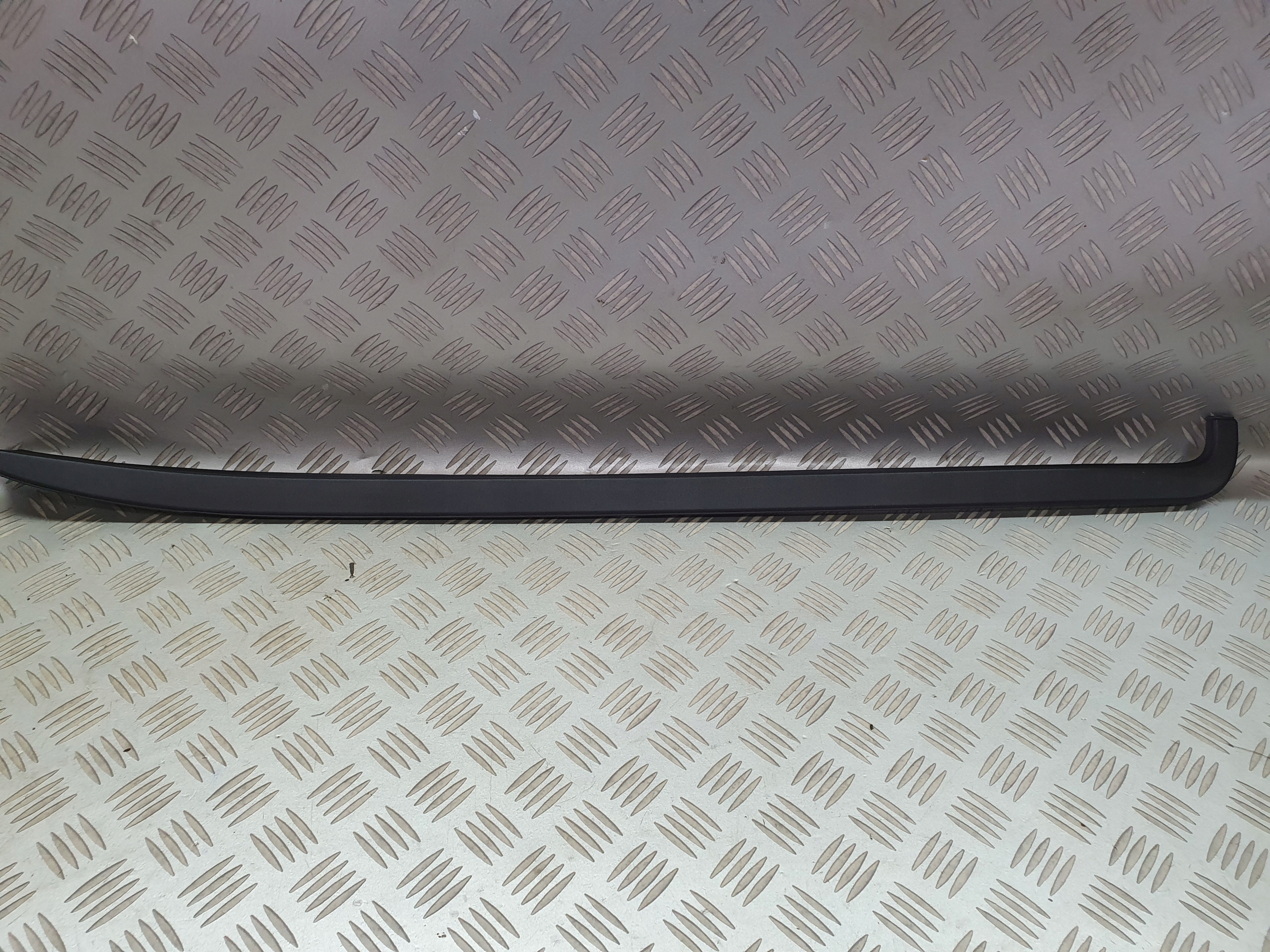 13369100 - ПЛАНКА СКРЕБКА ЛОБОВОГО СКЛА ЛІВА CASCADA