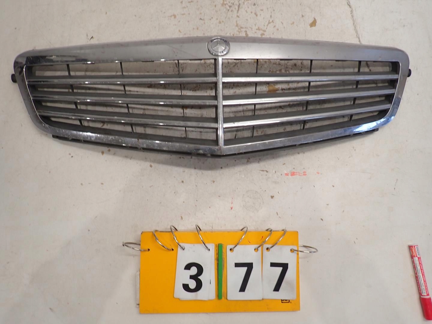 Grill MERCEDES C-KLASA W204 2007-2011 A2048801283