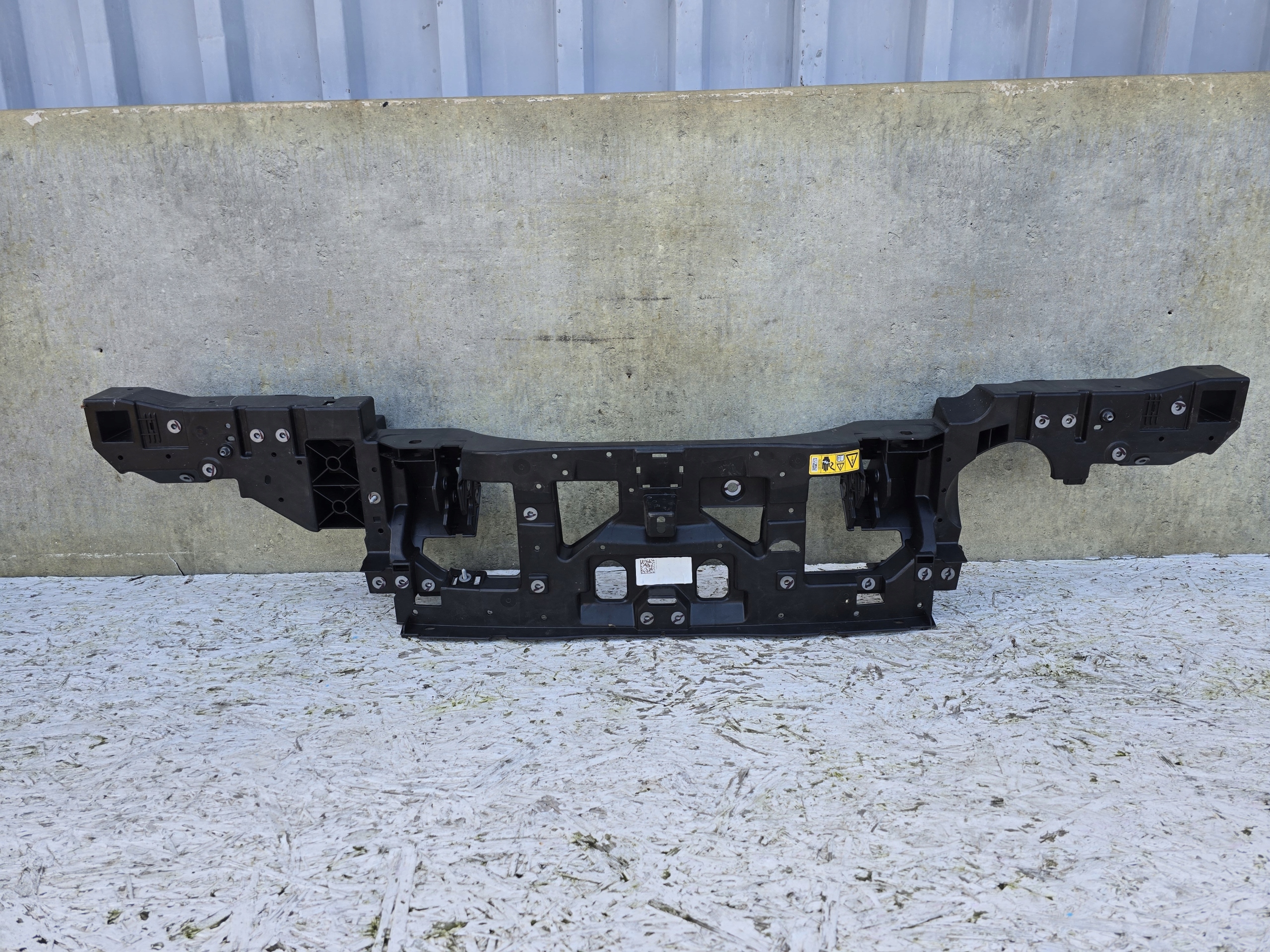vw ID BUZZ передняя панель радиатора (телевизор) 1T3805563