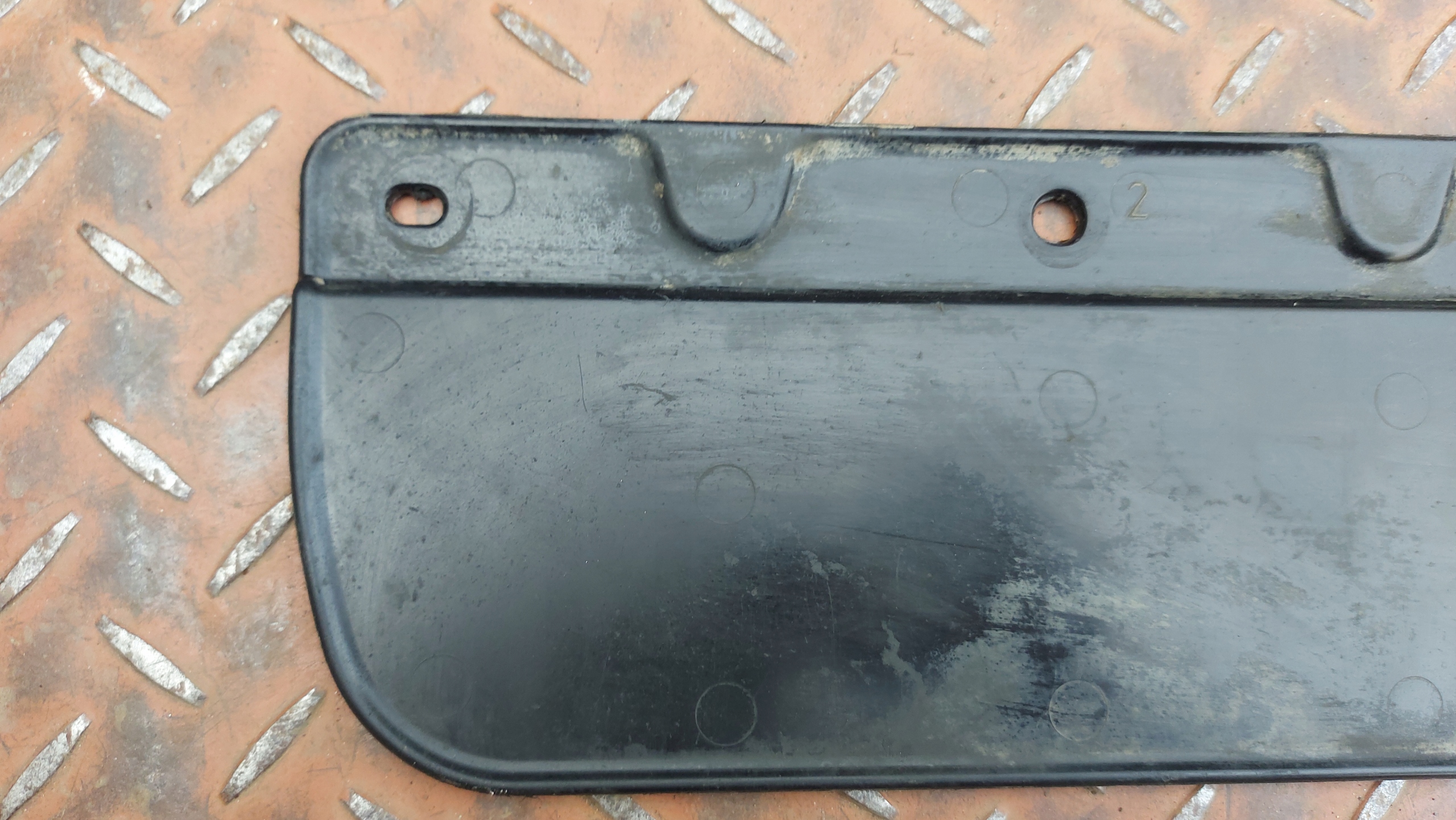 mudguard flap right front TOYOTA HILUX VIII 16