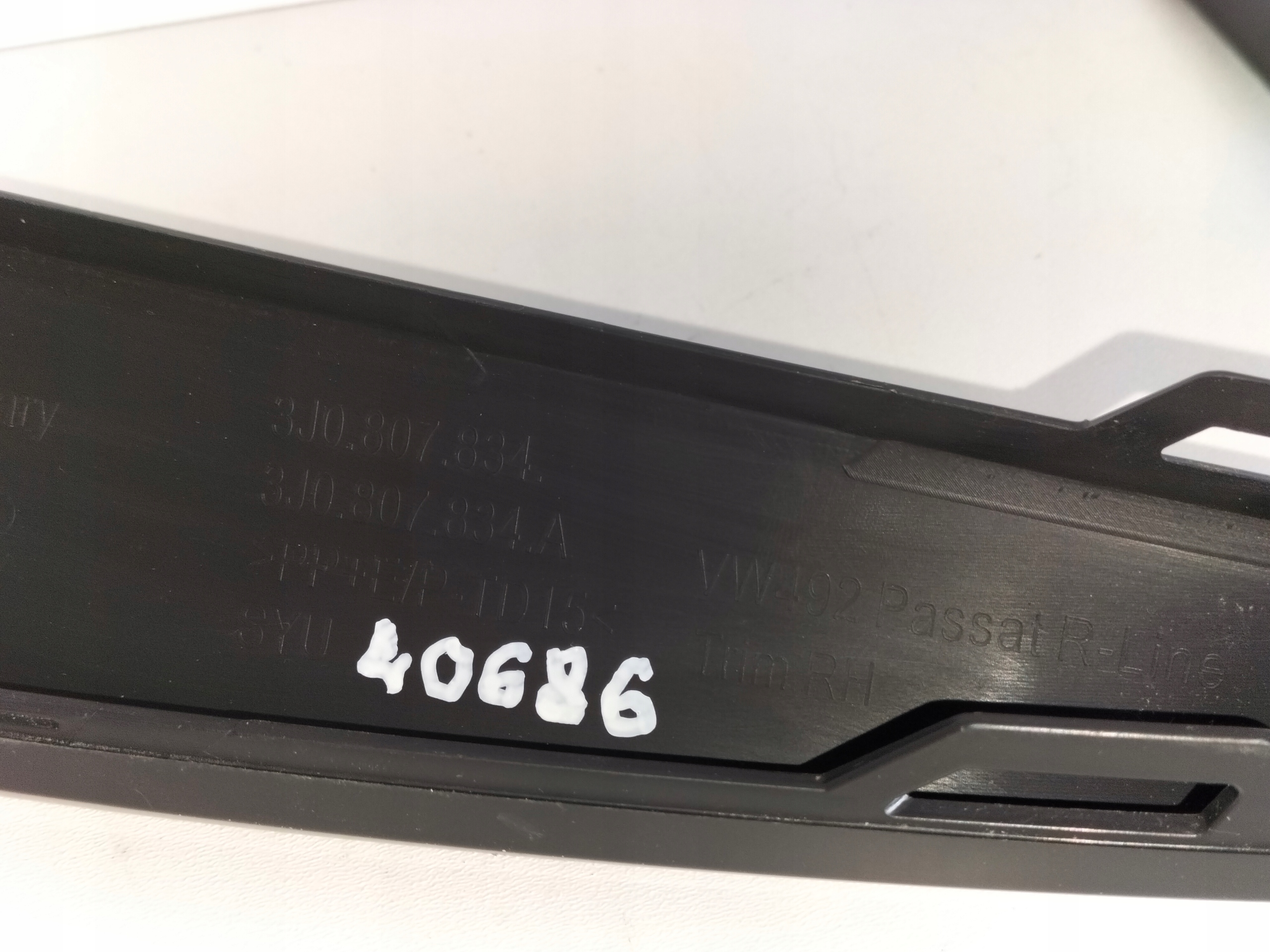 moulding cap of a bumper front right VW PASSAT B9 24- R-LINE