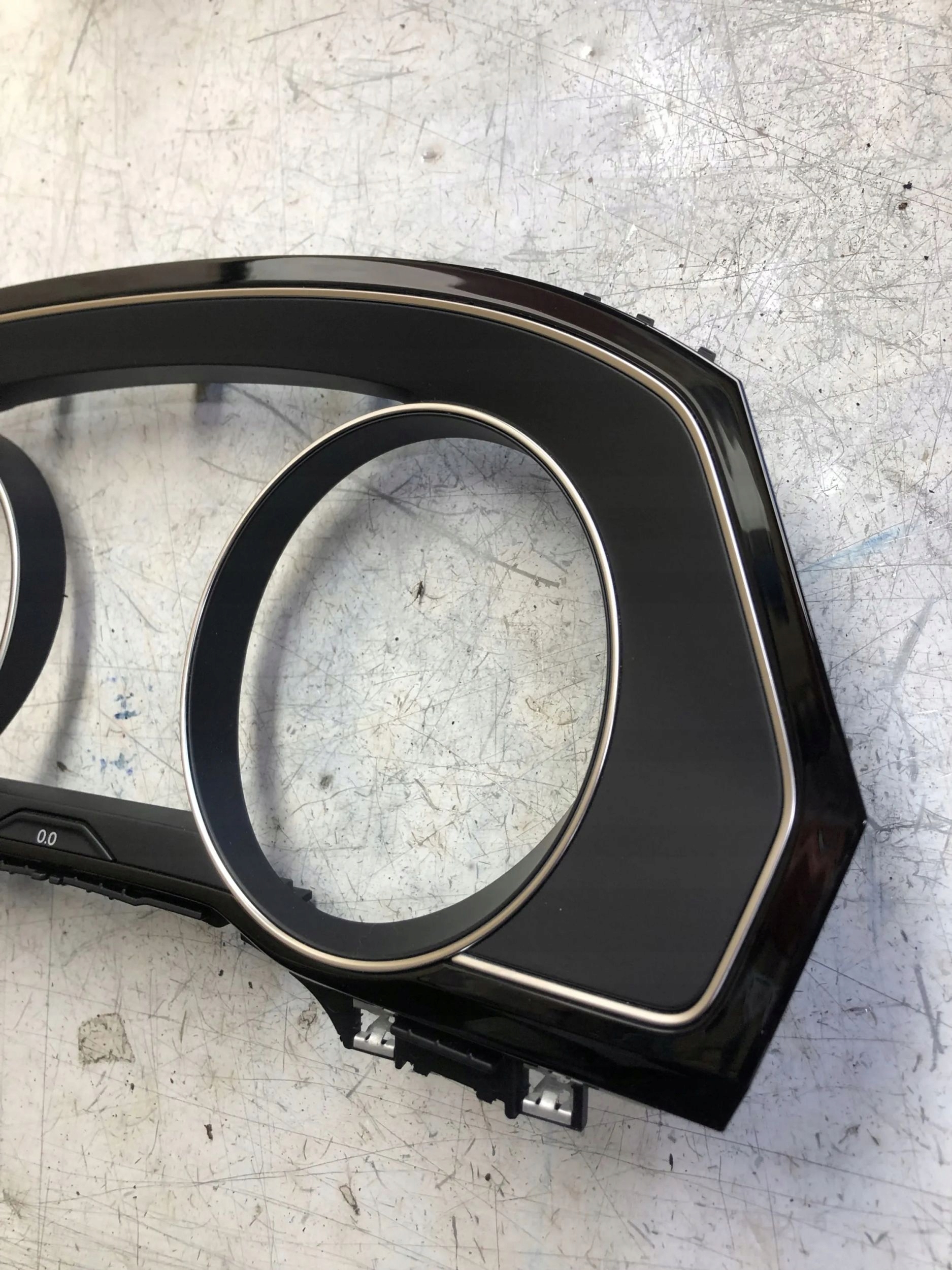 RAHMEN DEKOR des Kombiinstruments PASSAT B8 3G1858366A