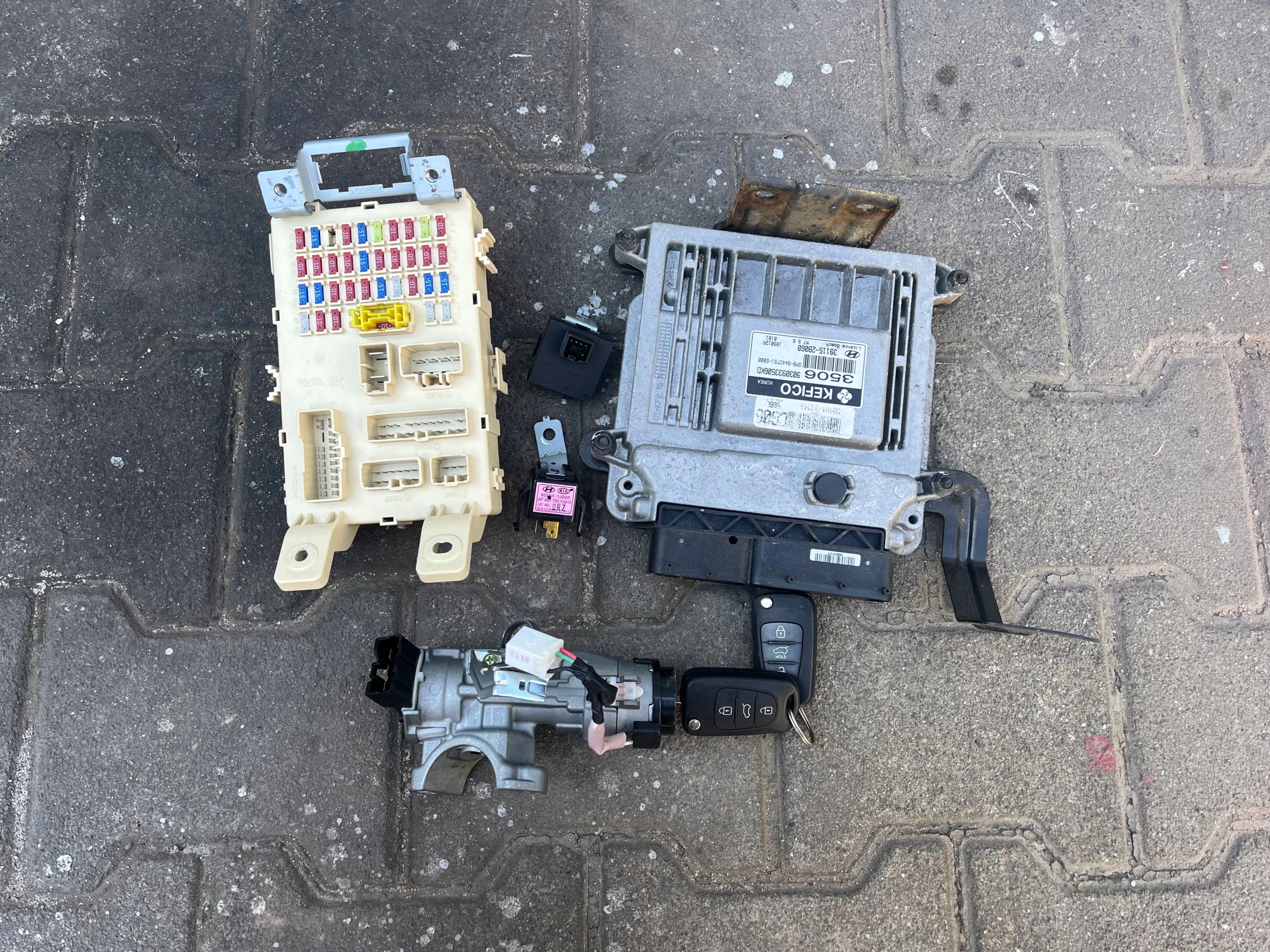 Hyundai I20 and 1.4B control unit computer of the engine