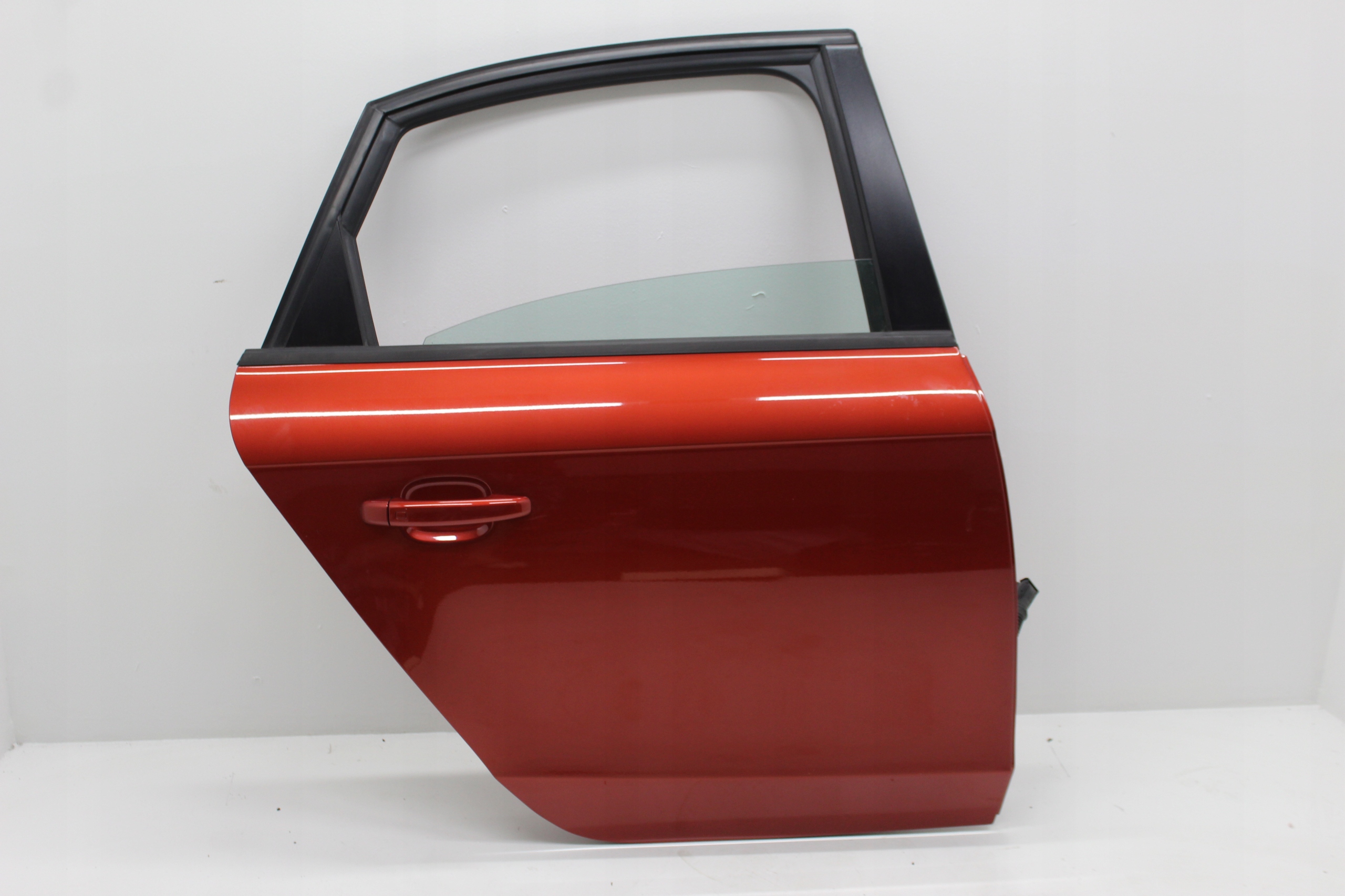 AUDI A4 B8 LIFT SEDAN DRZWI TYŁ PRAWE LY3M