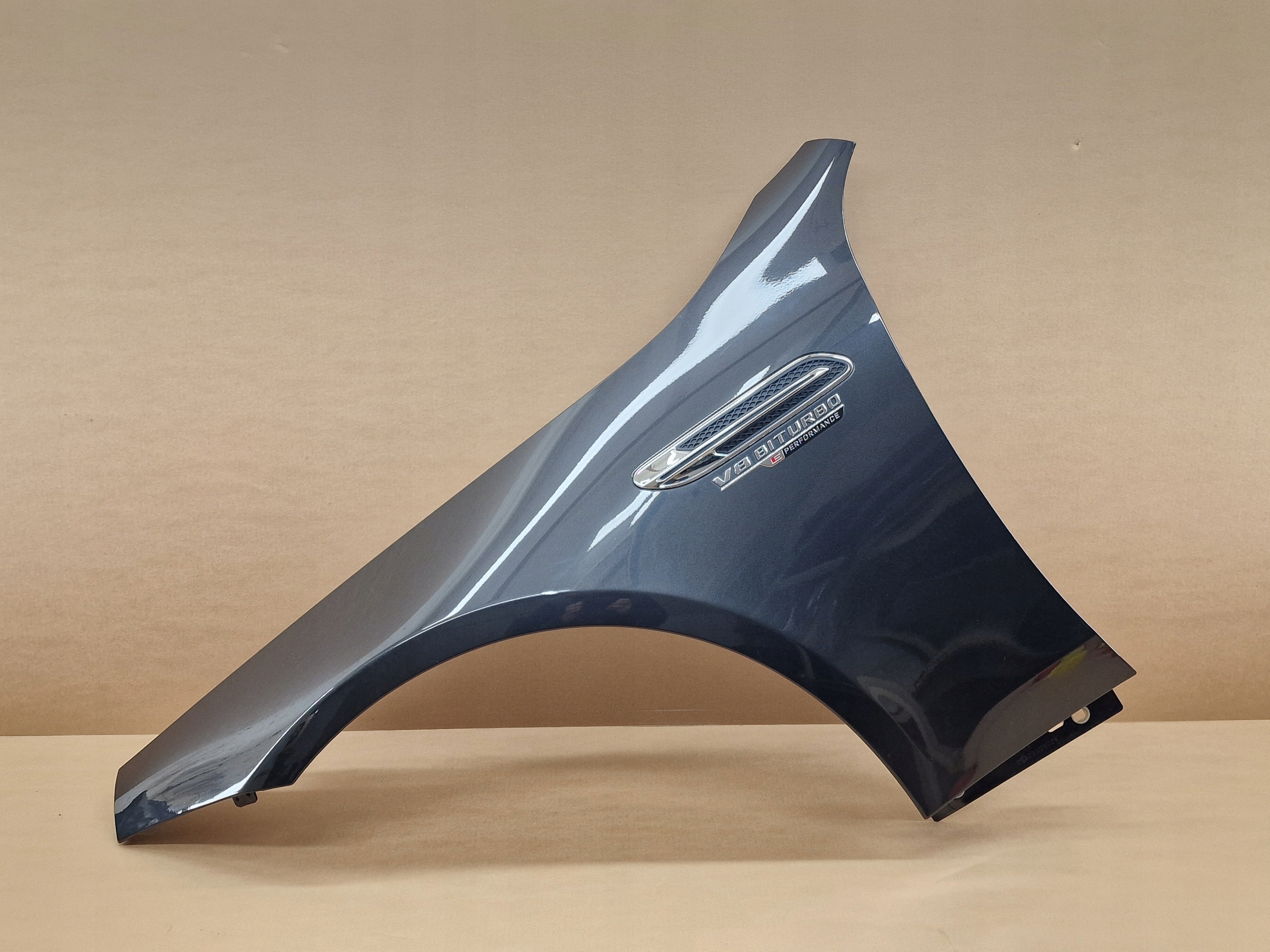 LEWY BŁOTNIK PRZÓD MERCEDES AMG GT X290 W290 4 DOOR