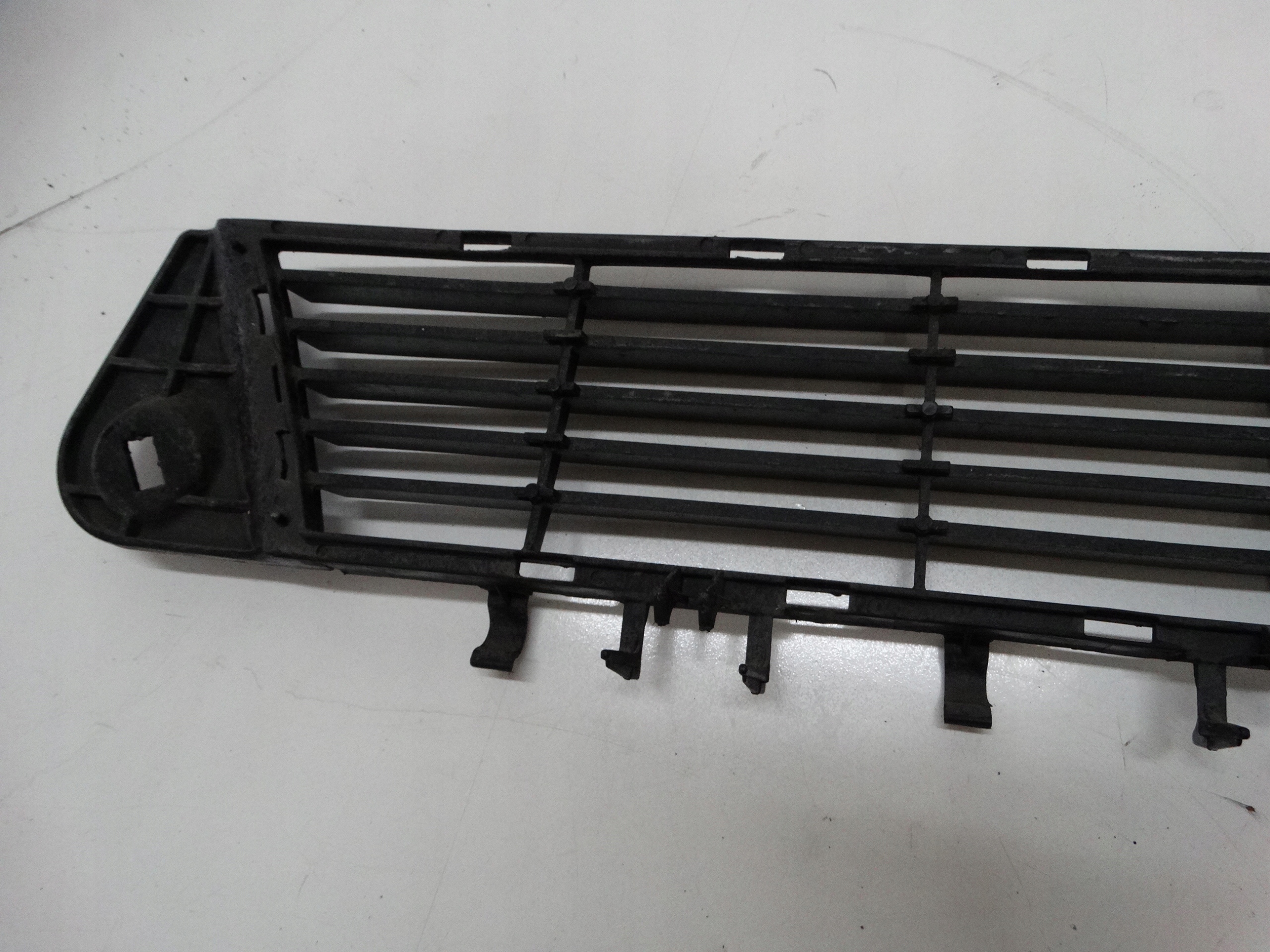 Lüftungsgitter der Stoßstange mitte OPEL VECTRA C 09186126