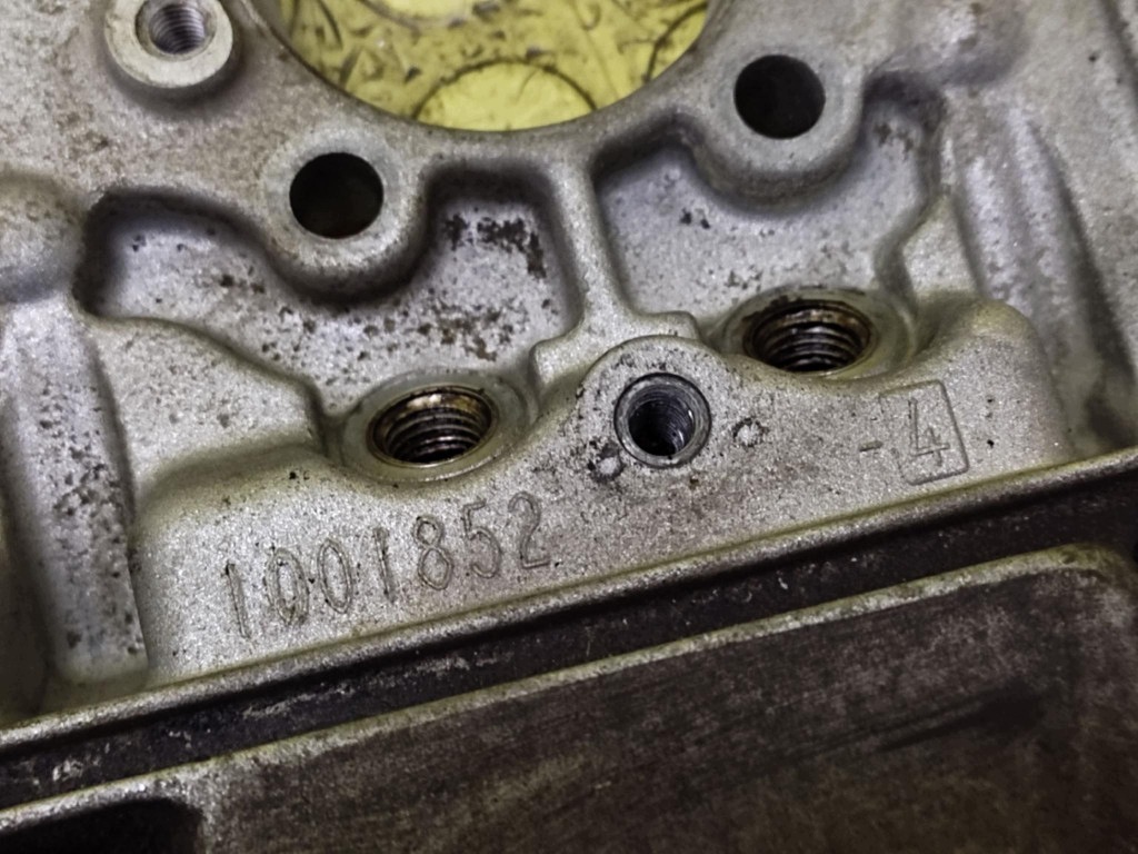 VOLVO S40 1.8 Abdeckung der Ventile 1001852