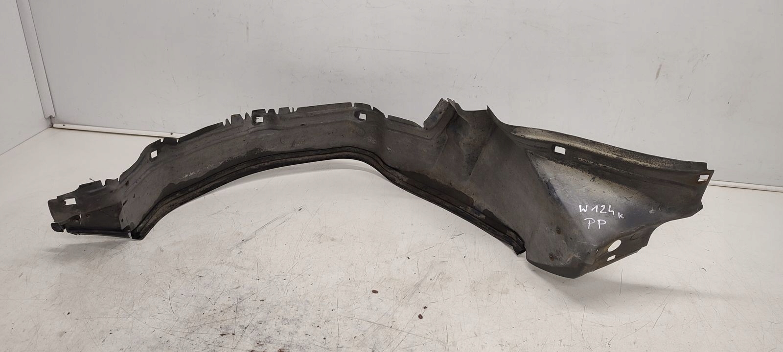 mudguard front front right Mercedes W124 kombi 2,2