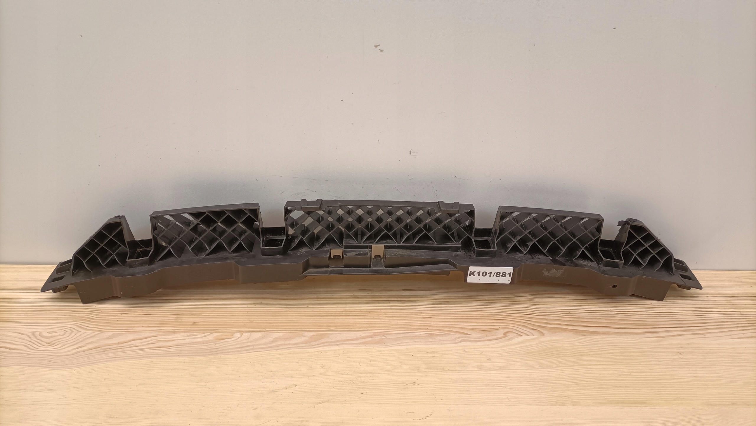 VW GARBUS 5C NEW BEETLE 11R+ bumper bracket rear part central K101/881