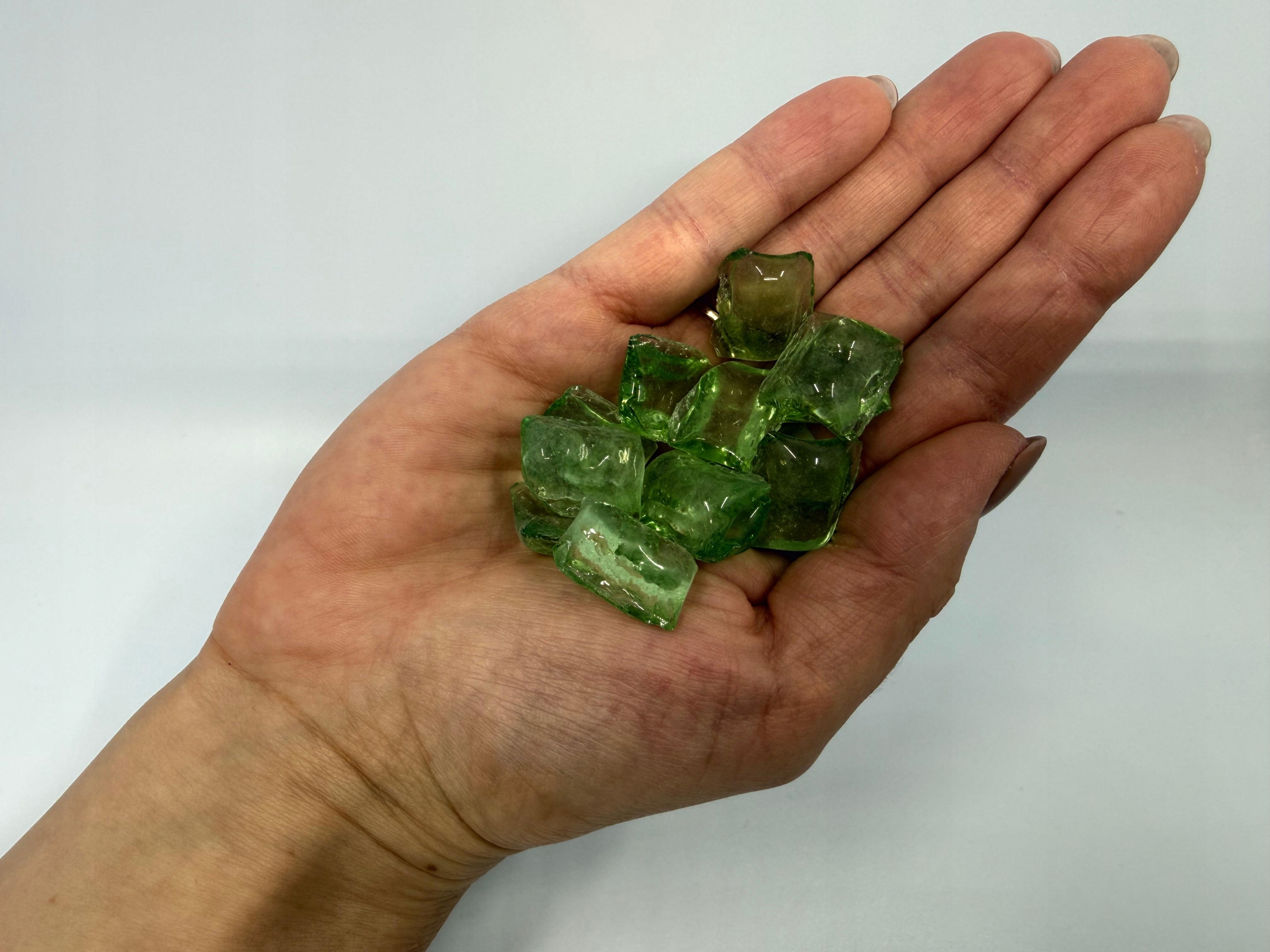 Grys skleněná kostka zelená dekorace interiéru a zahrady 5 kg