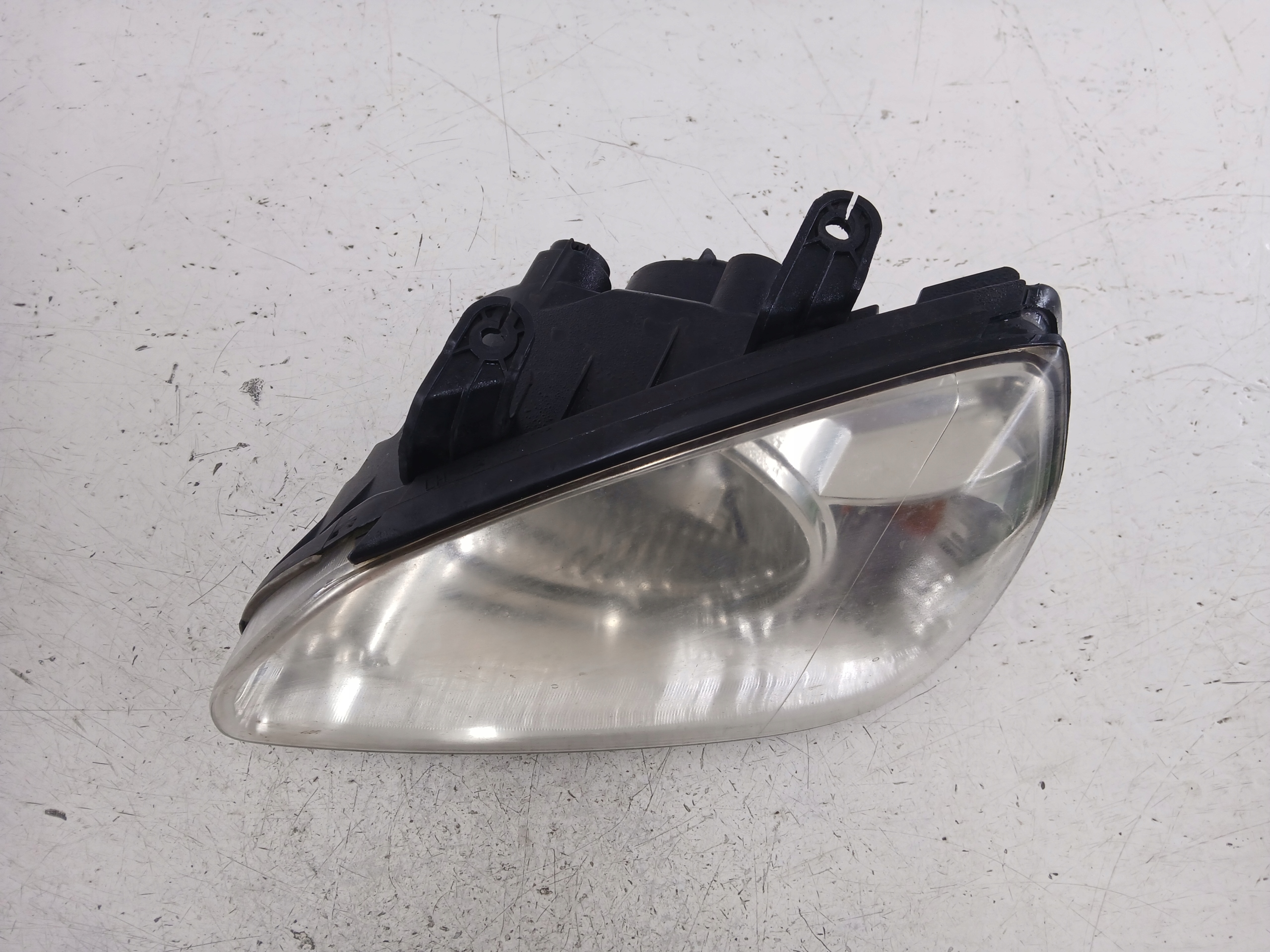 KIA CARENS and light left front
