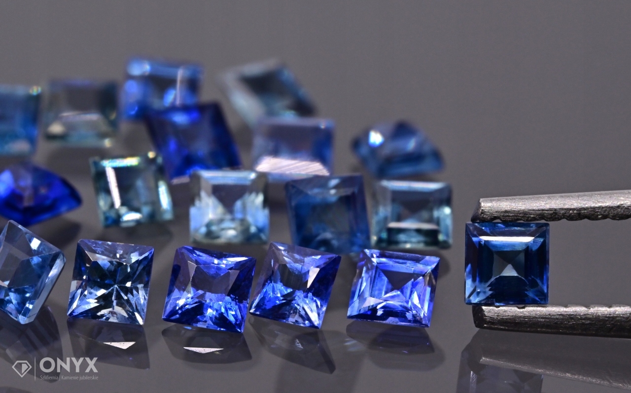 Safír modrý fazetovaný čtverec 2,5x2,5 mm