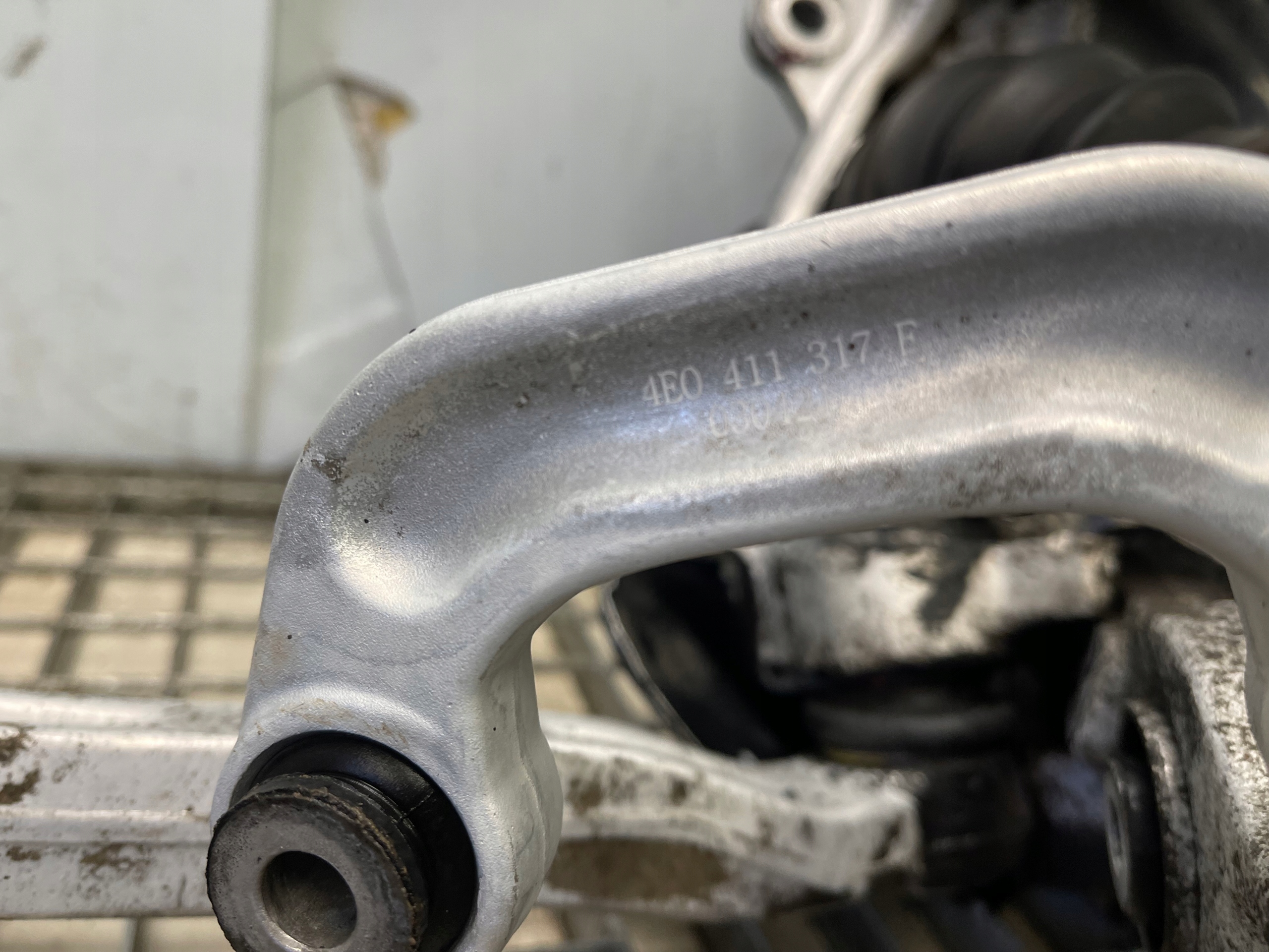 AUDI A6 C6 swing right front left front 4F0257 complete