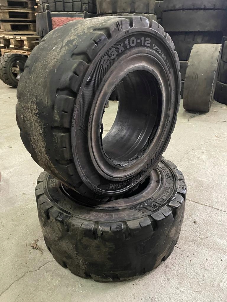 231012solideal - Полная шина 23x10-12 (250/60-12) Solideal для тележки