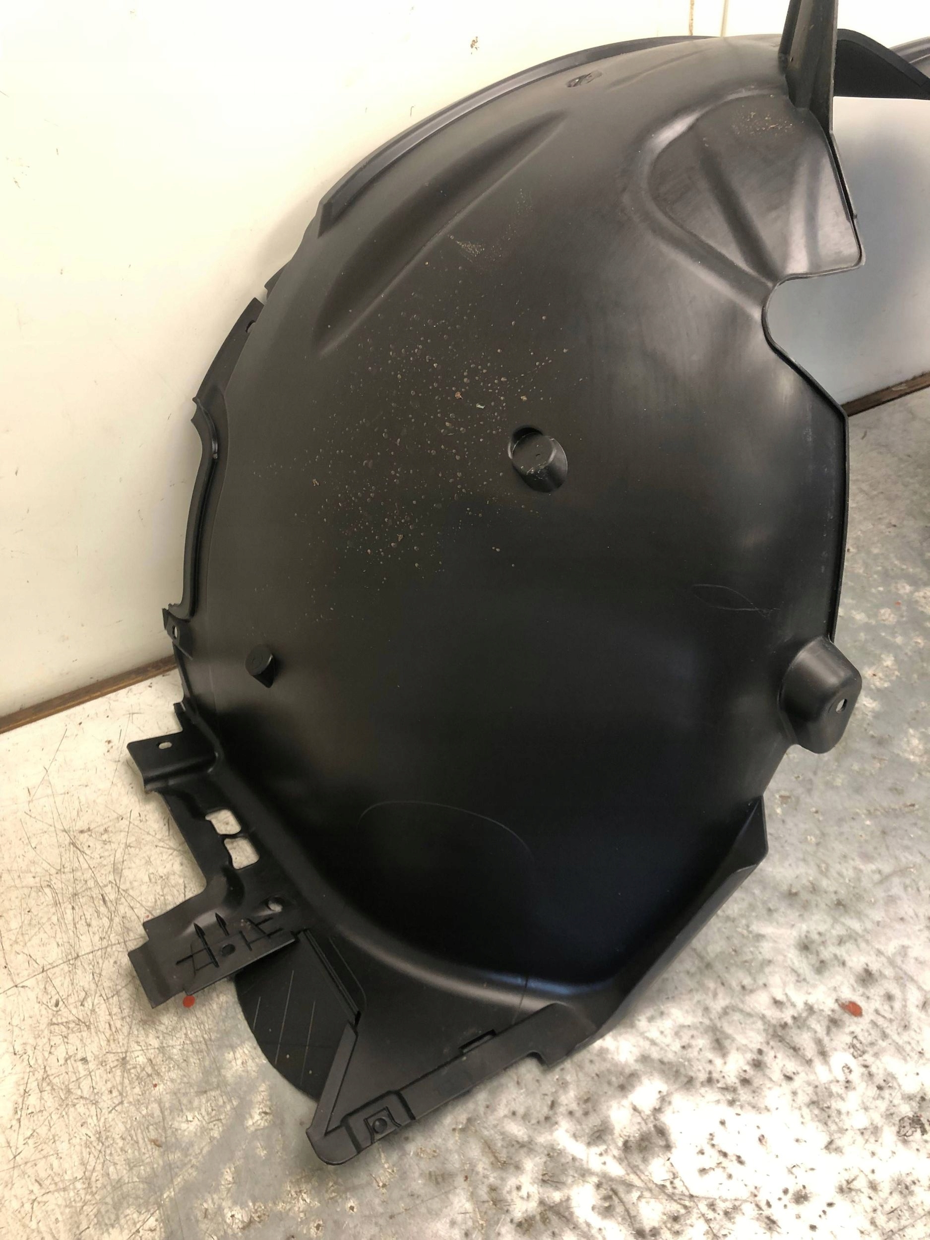 podblatník levý předek AUDI Q2 81M 81M821171A
