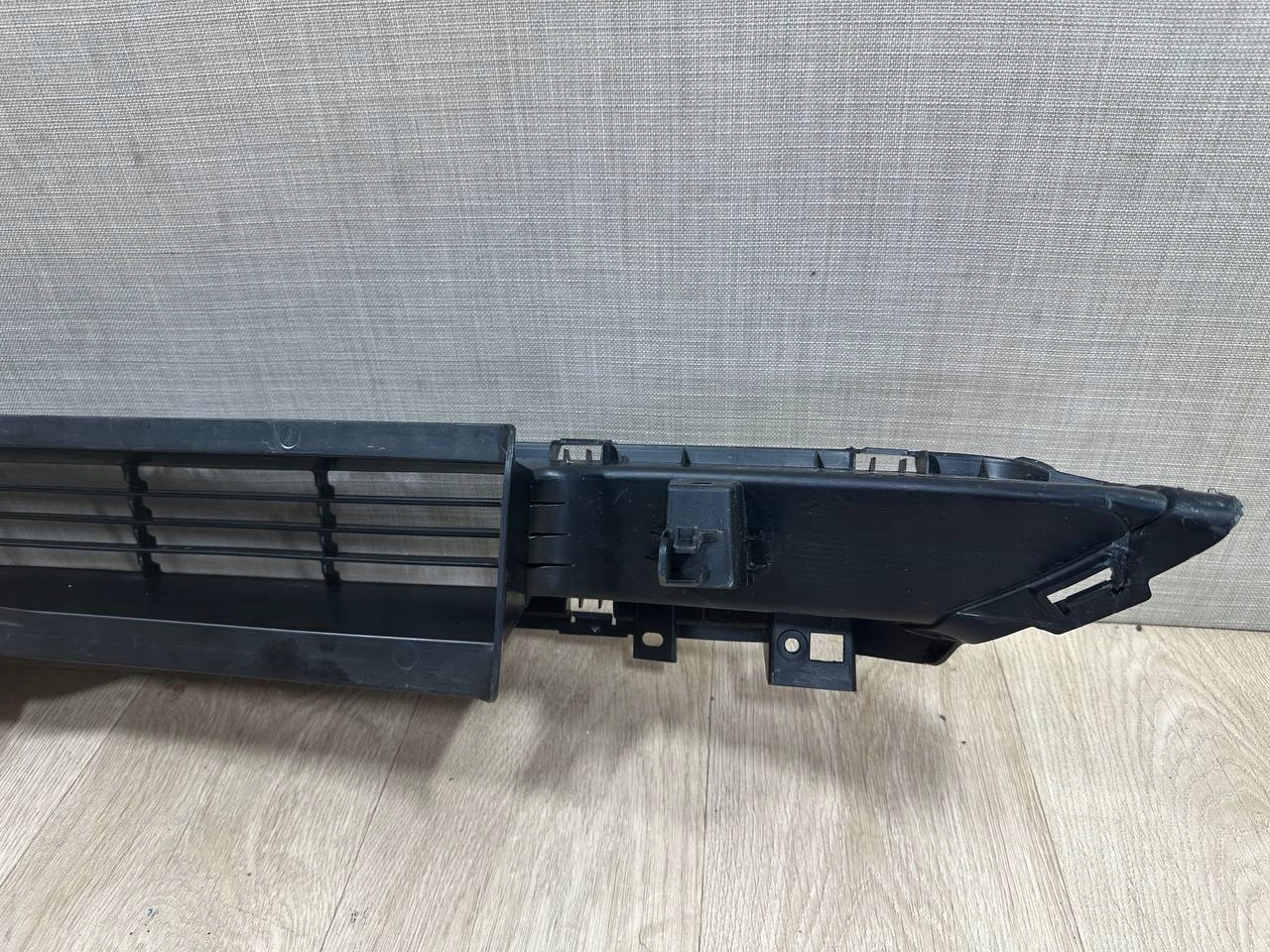 Tesla 3 2023- grid of a bumper front 1694311-00-F