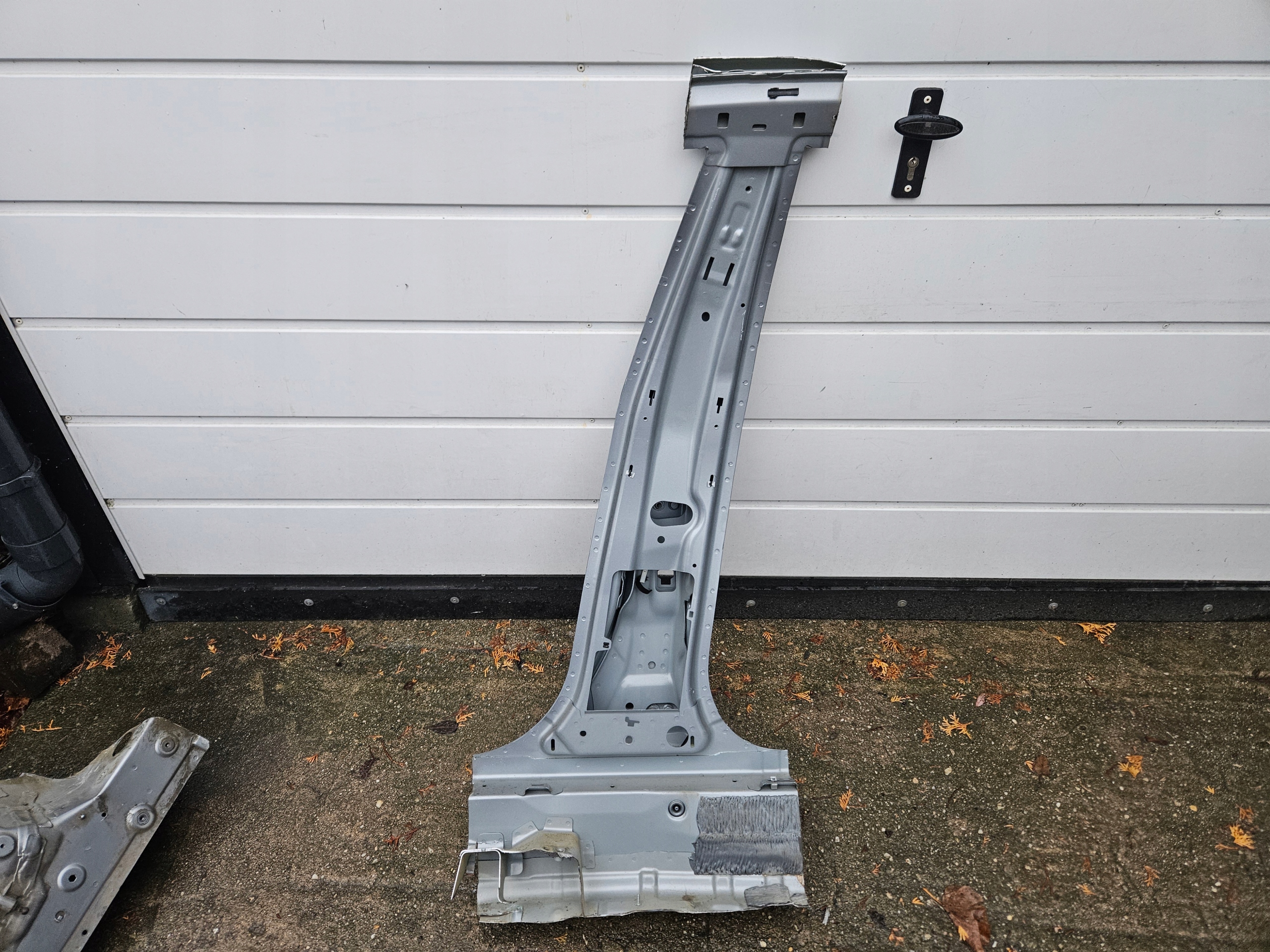 pillar B central right AUDI A7 4G C7 2012-2018 threshold