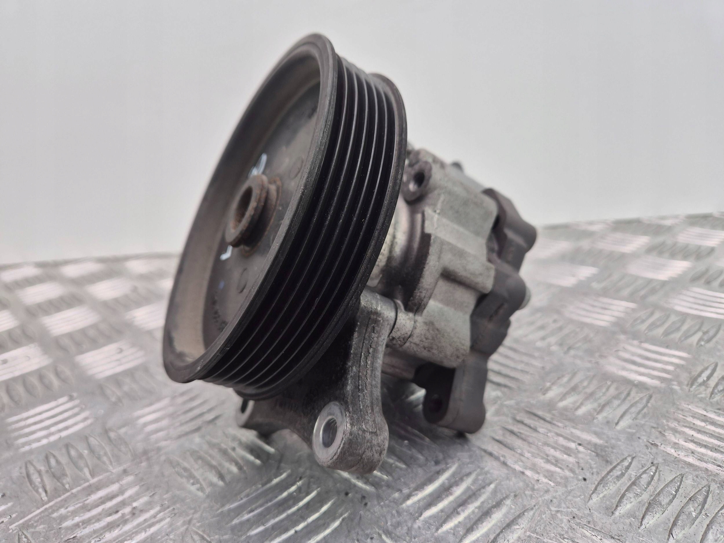 Mercedes E200 CGI W212 servo pump A0064667501
