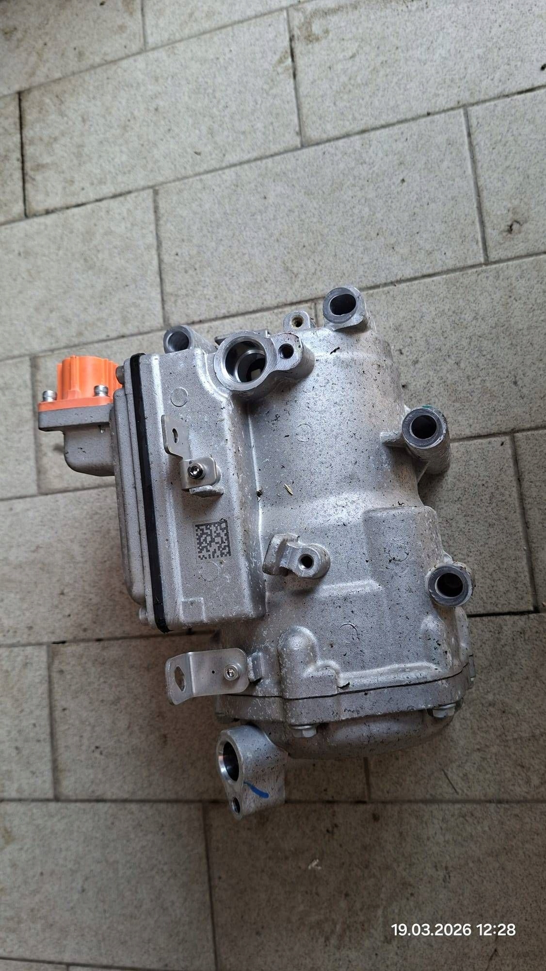 kompresor klimatizacije Dacia Spring 926006978R kao nova