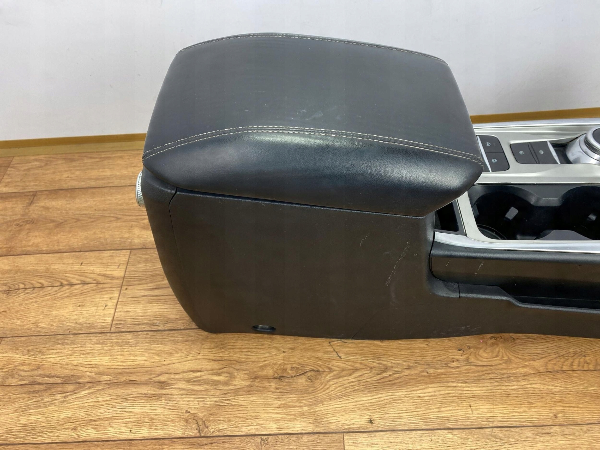 armrest tunel central Ford Explorer MK6 2020+ USA