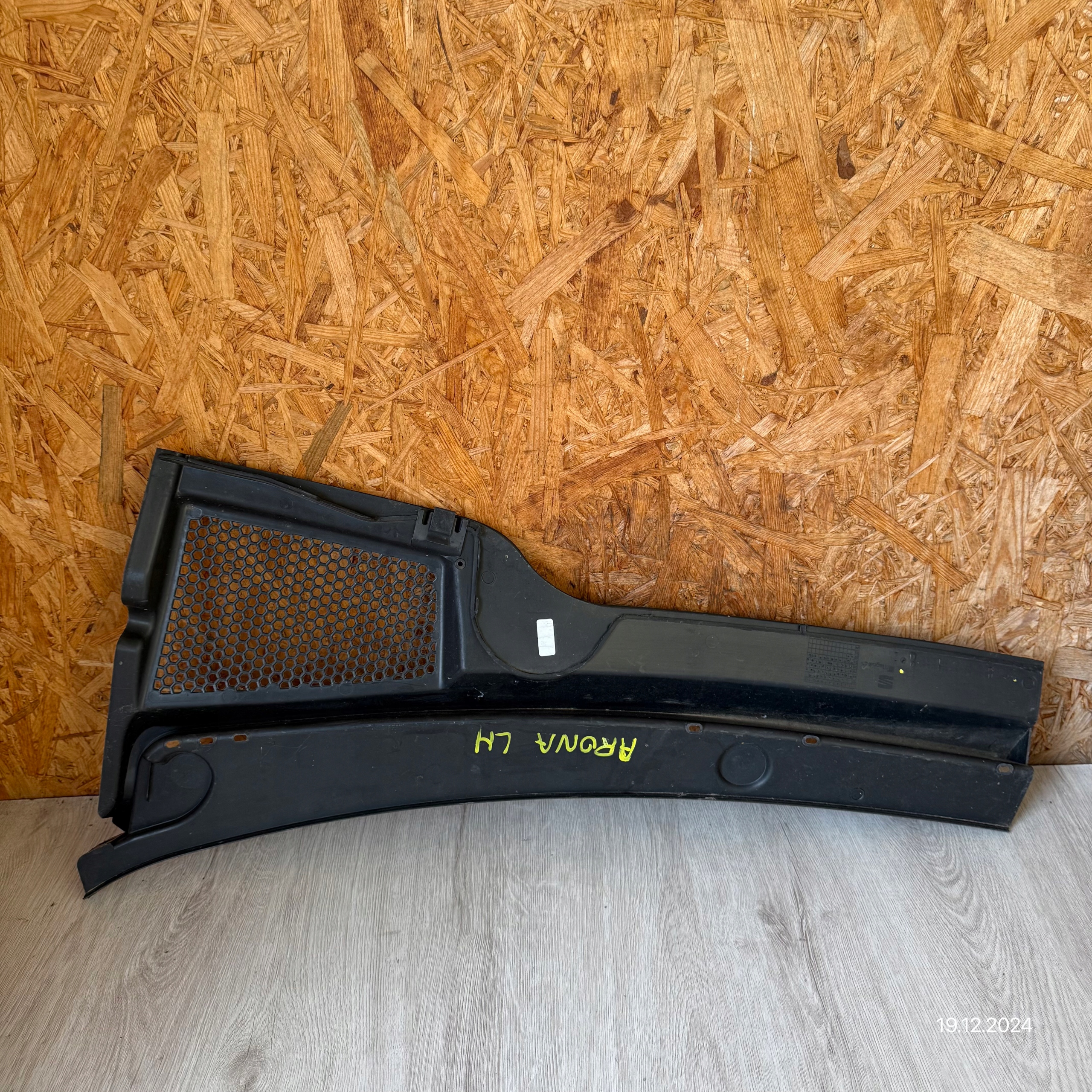 torpedo right SEAT ARONA 6F2819404M