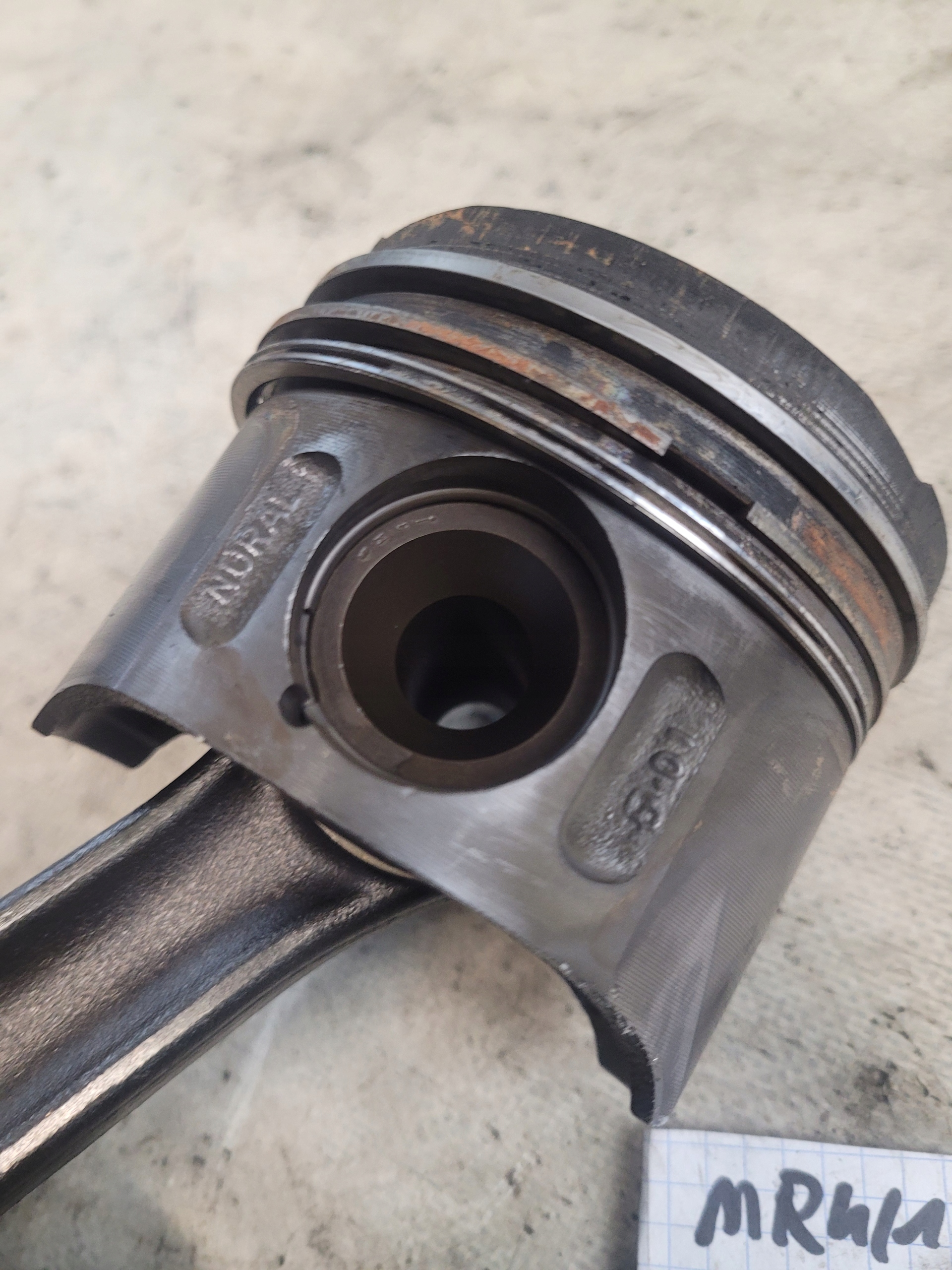 Piston 8857 + Bielle 611 MERCEDES W203 2.2CDI