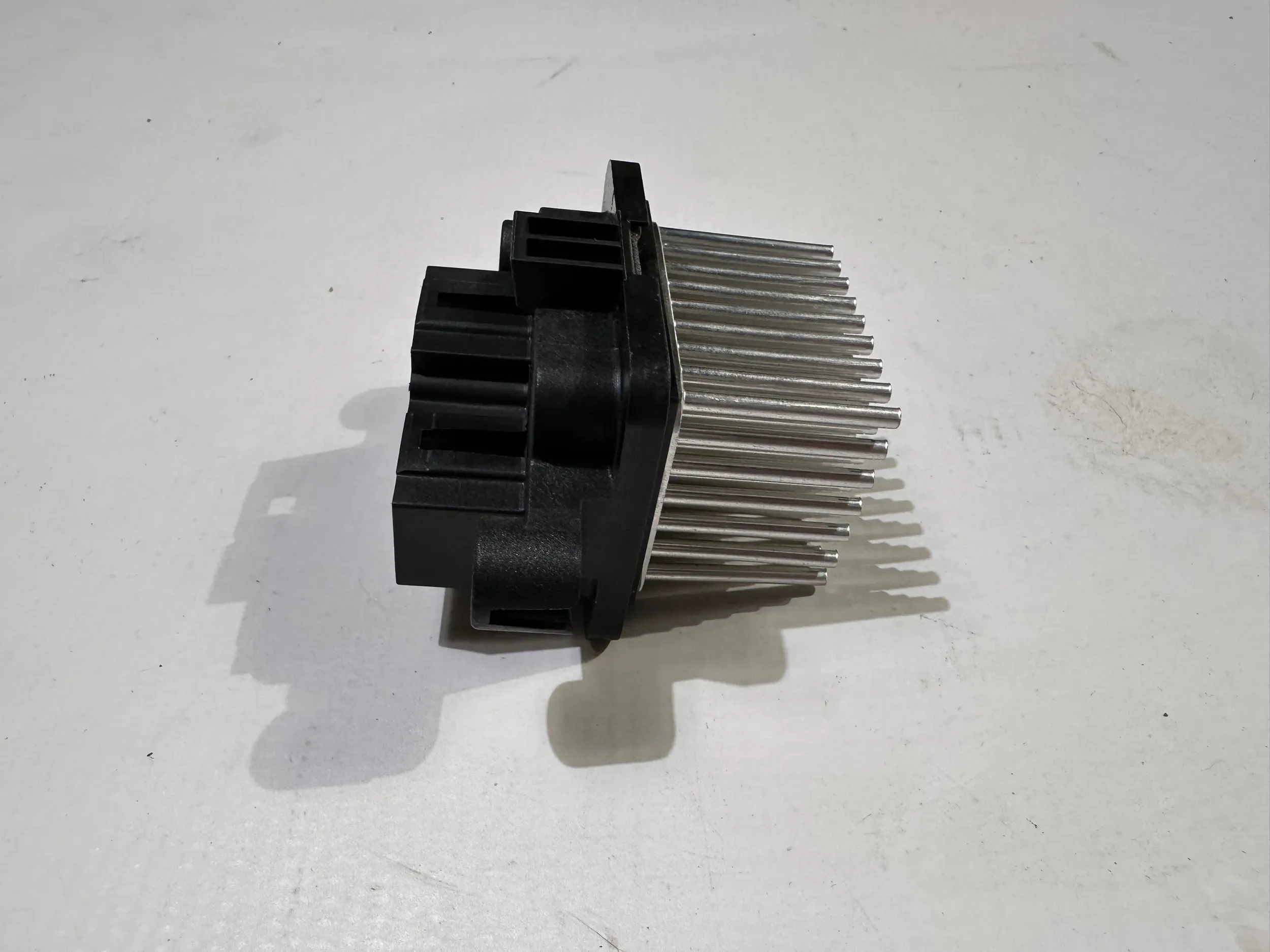 resistor, rheostat, regulator heater fan resistor Chrysler Pacifica 2016 - 2020