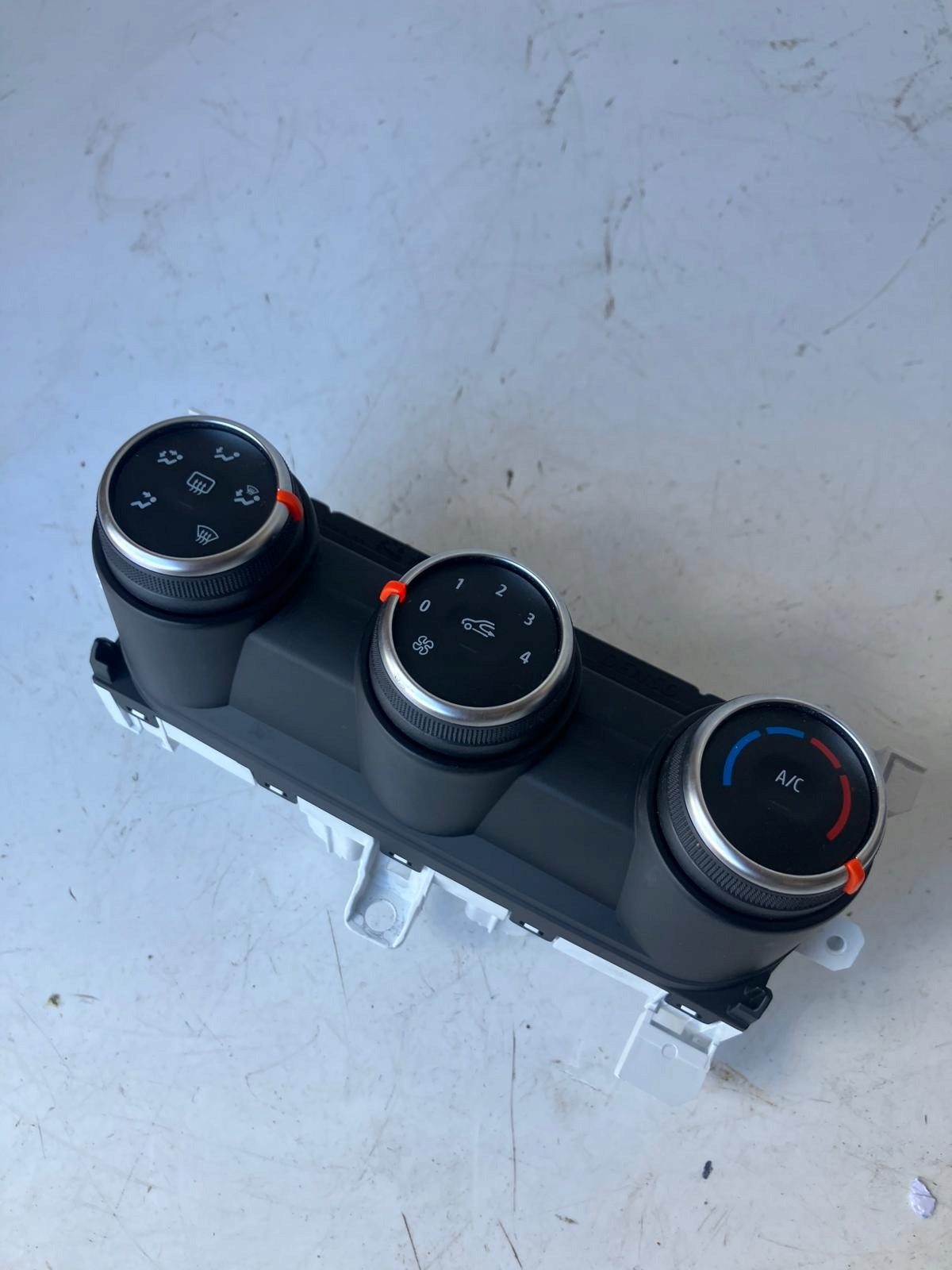 Unite commande clima RENAULT CLIO V 275004350R
