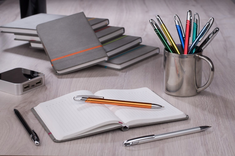 DŁUGOPISY Z GRAWEREM REKLAMOWE LOGO NAPISEM 100szt Marka inna