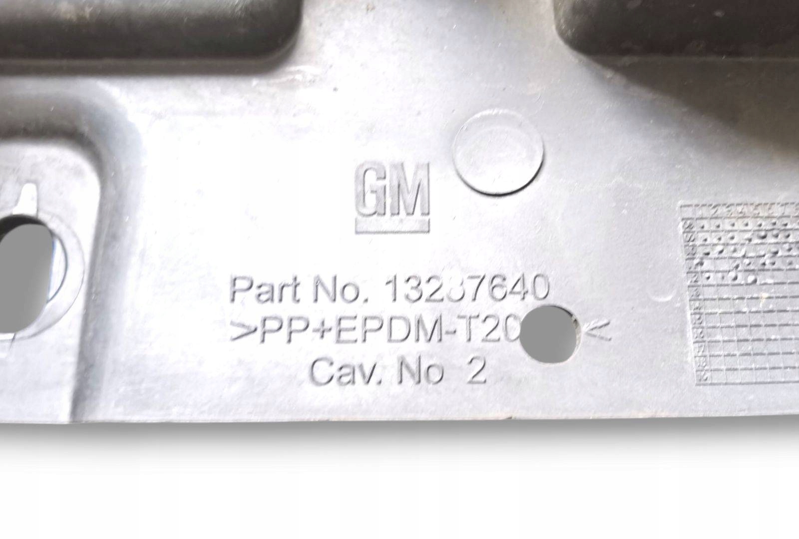 support holder of a bumper front right side Opel Astra J 2012 13287640