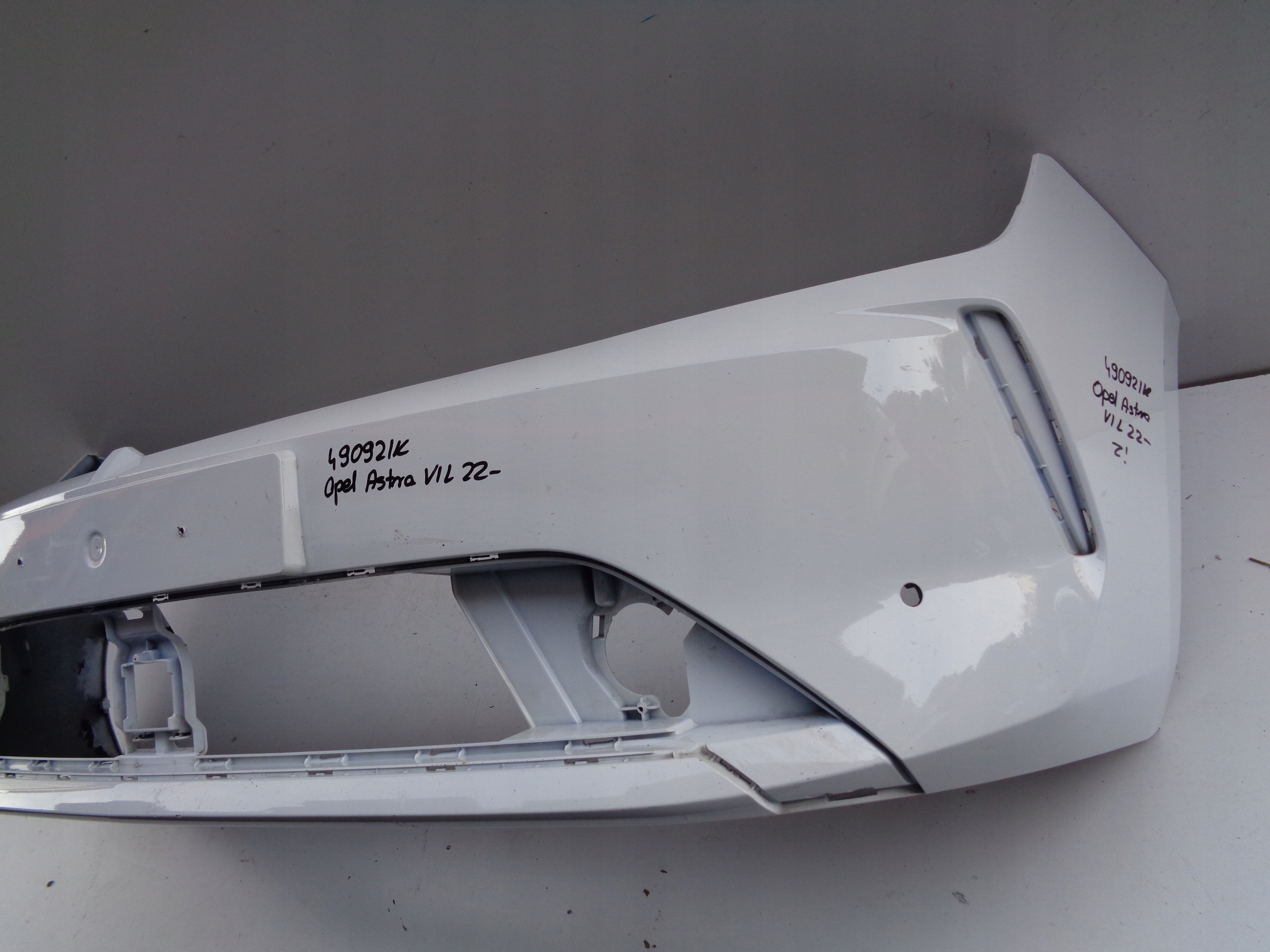 nárazník přední OPEL ASTRA VI L 22- NR 49092