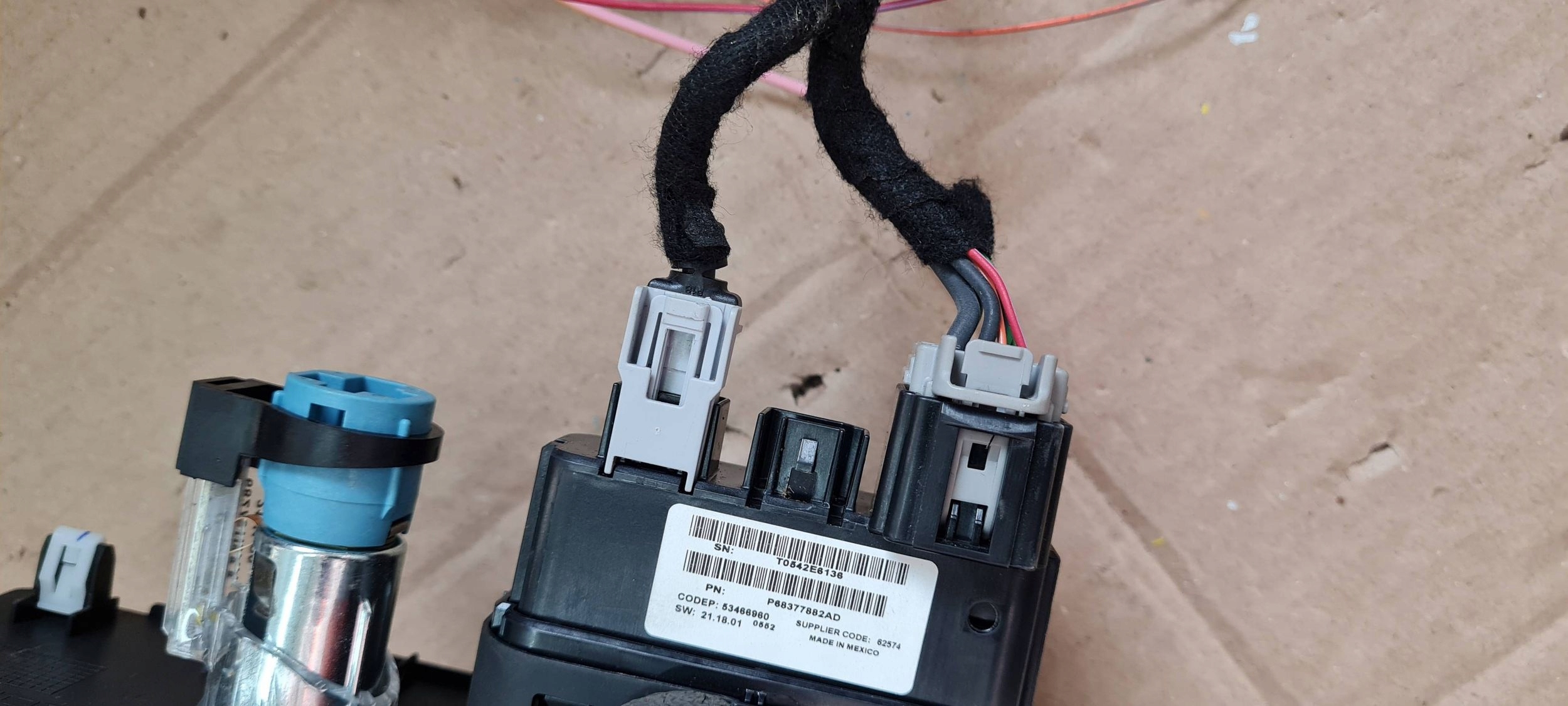 Jeep Grand Cherokee WL 2022 adapter USB wiring KABEL bundle P68377882AD