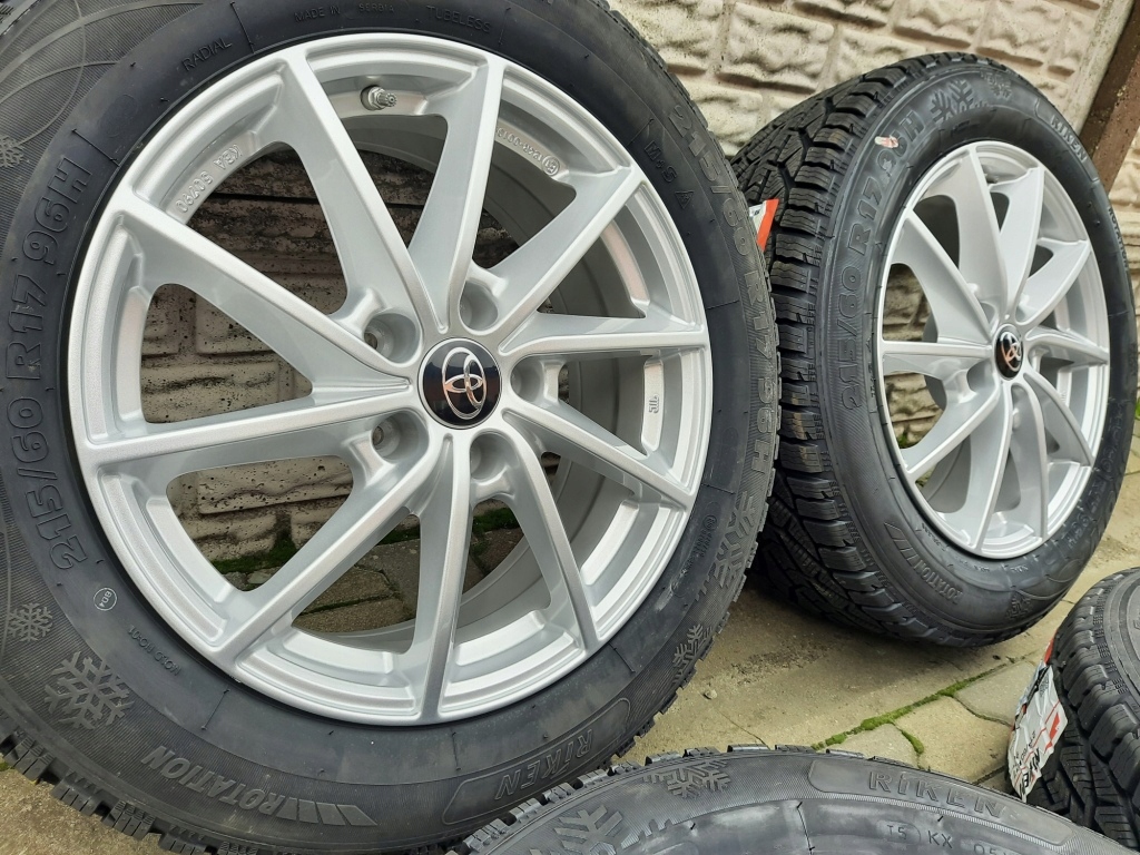 TOYOTA CHR CH R KOLA ZIMOWE 215 60R17 CZUJNIKI Tires type Winter
