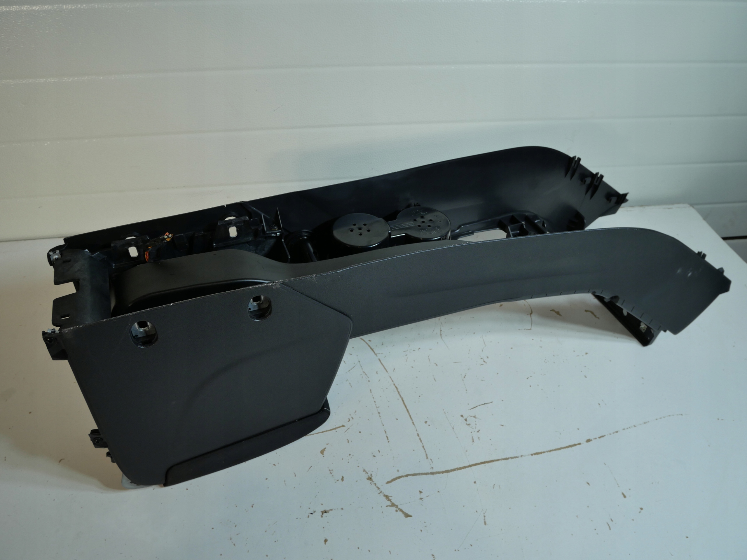 TUNEL armrest VW TIGUAN plus 5N0864251B