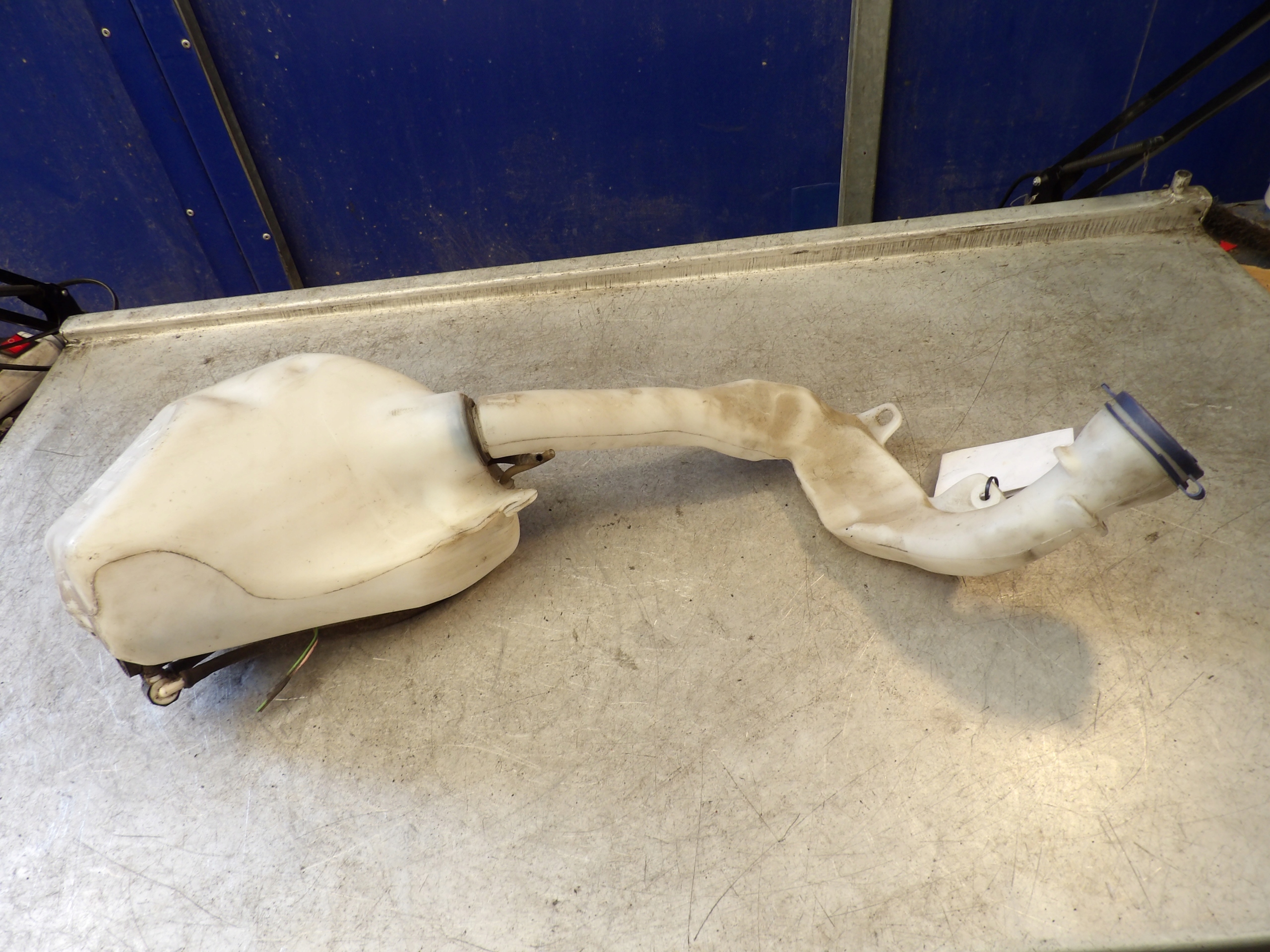 Citroen C2 washer fluid tank 968024898001