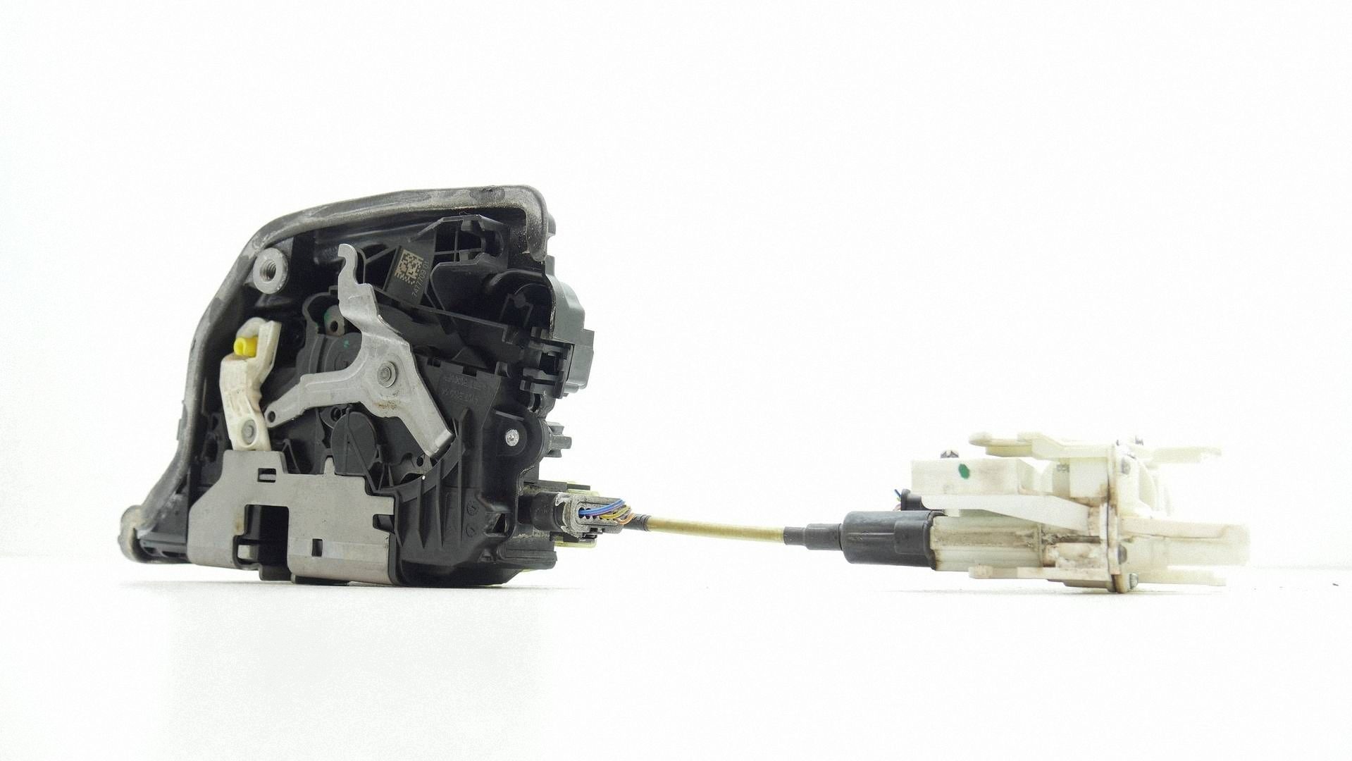 lock door left front BMW G11 G12 7368449