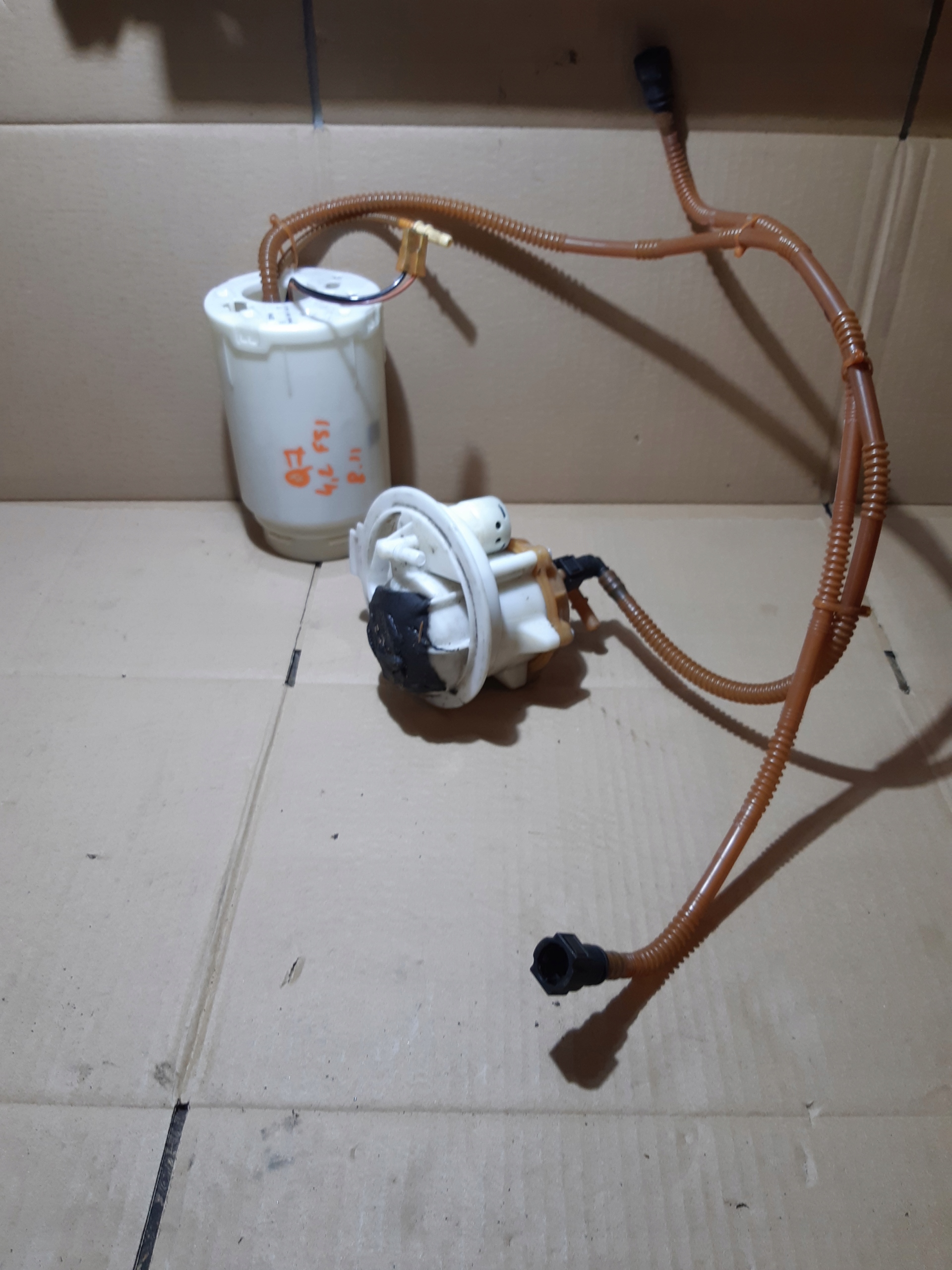 AUDI Q7 4L 4.2 FSI feed pump 7L8919087B
