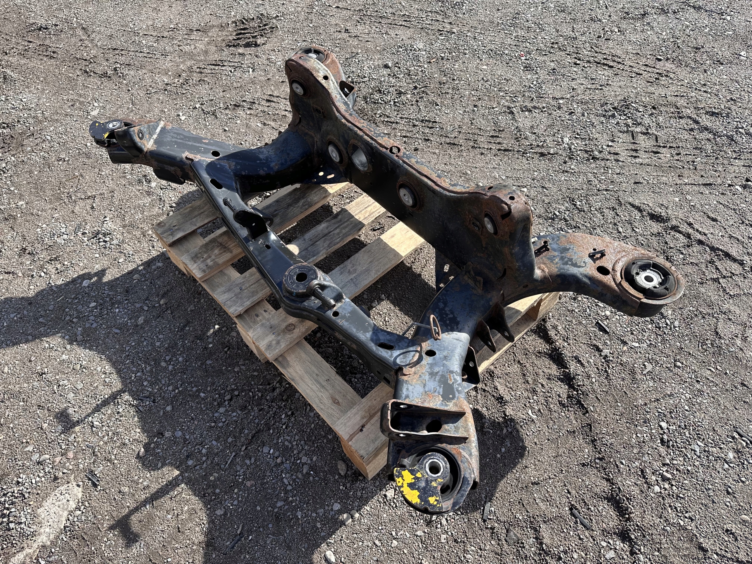 axle beam subframe sider rear part rear Dodge Charger 6.4 SRT 2011 - 2014