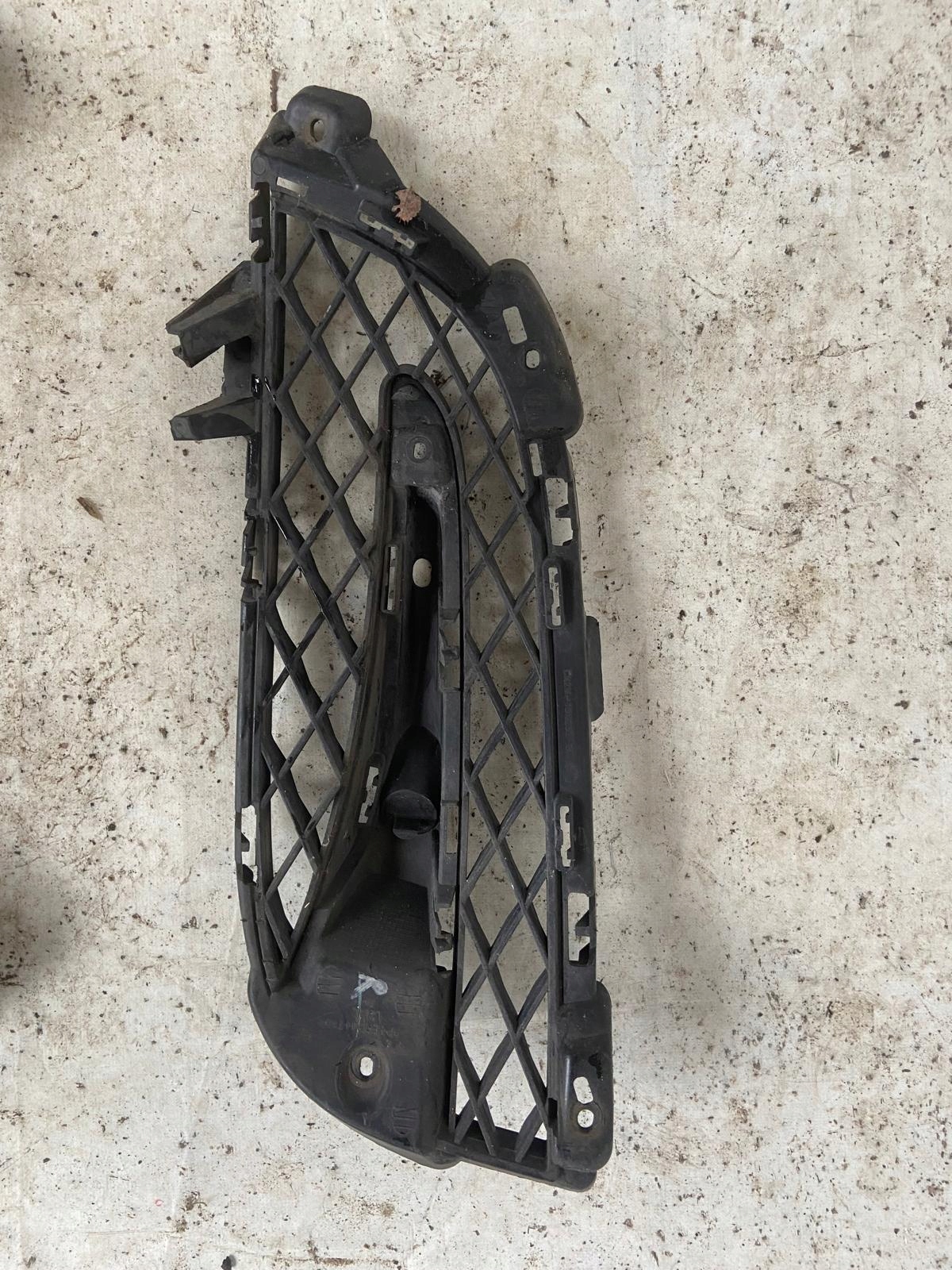 JAGUAR XF X250 07-11 grid of a bumper right front