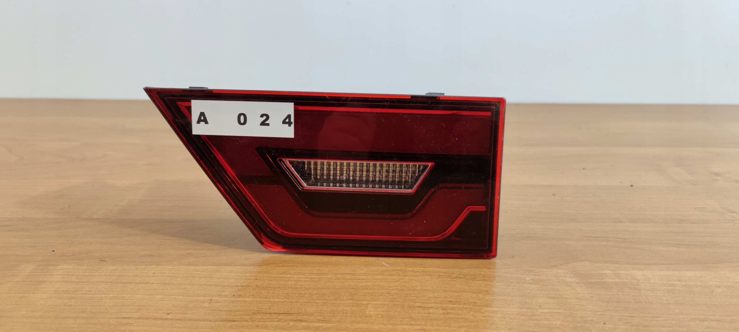 JAGUAR E-PACE right light to the bonnet rear part 2019 ROK