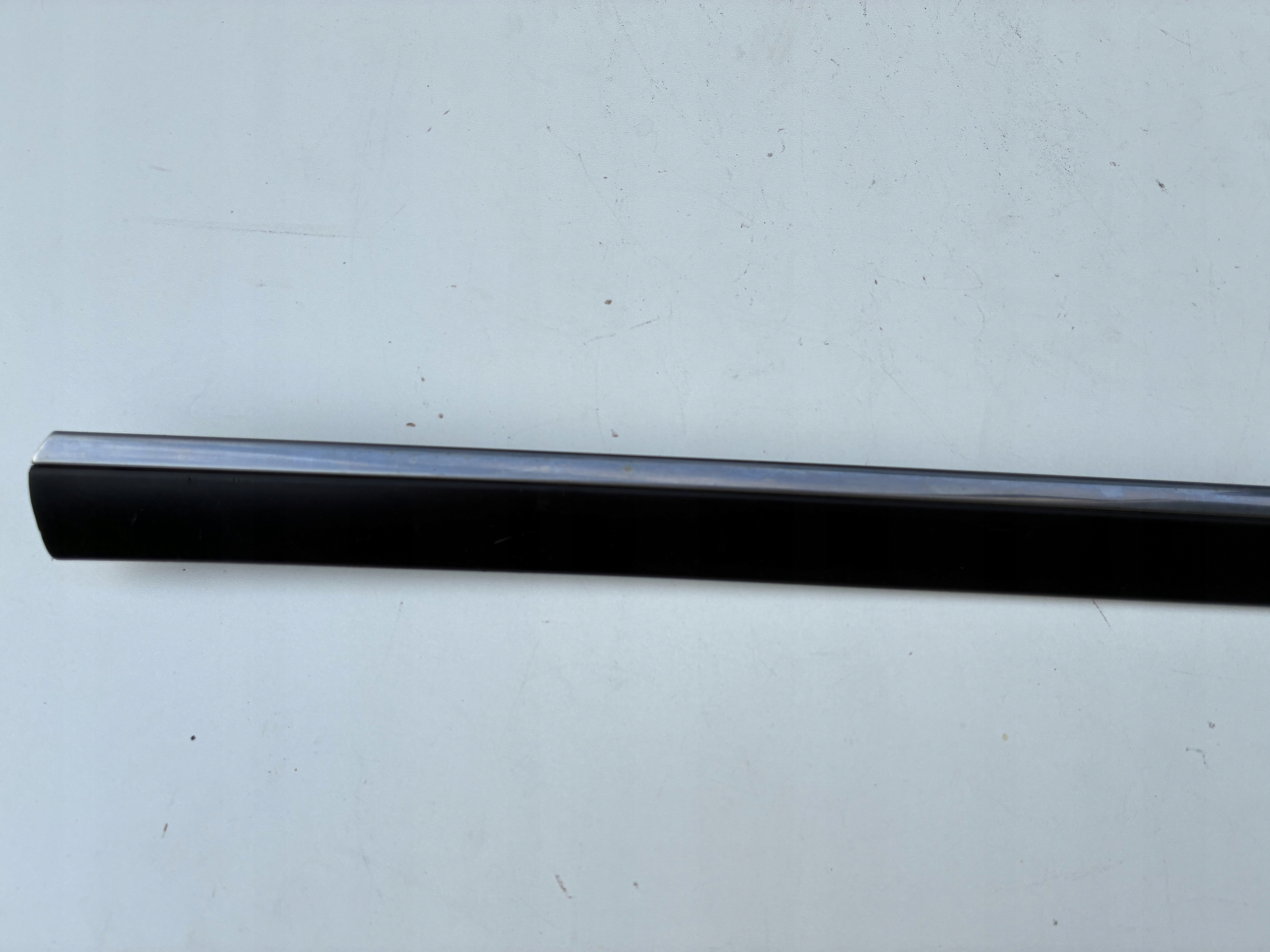 moulding door chrom right front Peugeot 407 04-11r. ==OEM==