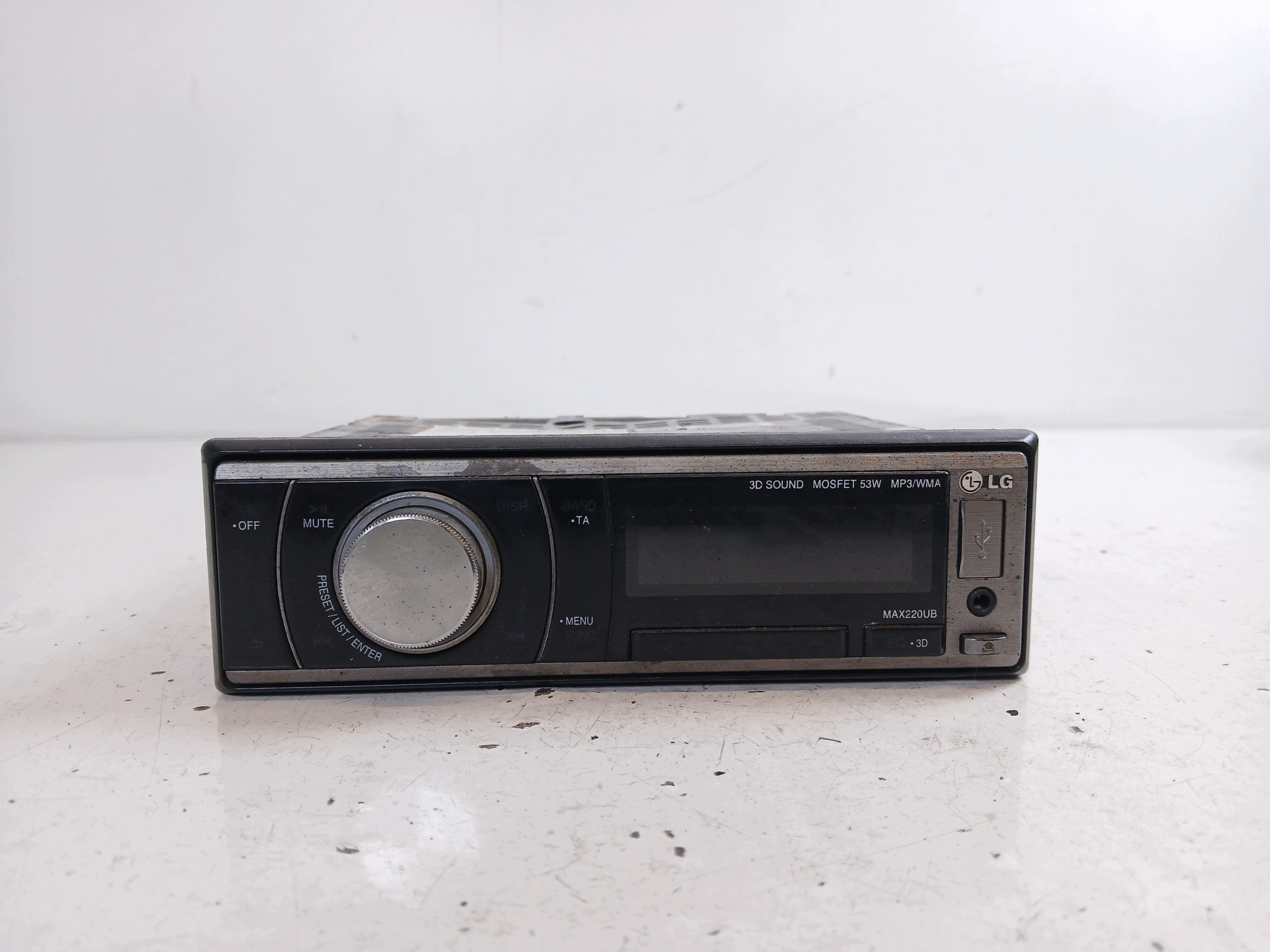 LG MAX220UB radio RADIO AUX CD