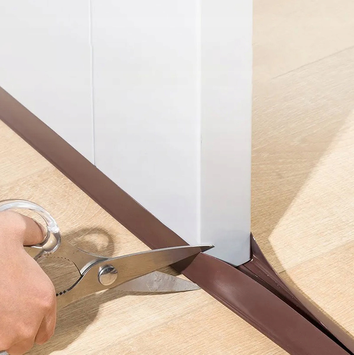 USZCZELKA POD DRZWI OKNA ANTYPRZECIĄGOWA SILIKON ZATRZYMUJĄCA ZIMNO AG956A Marka Aptel