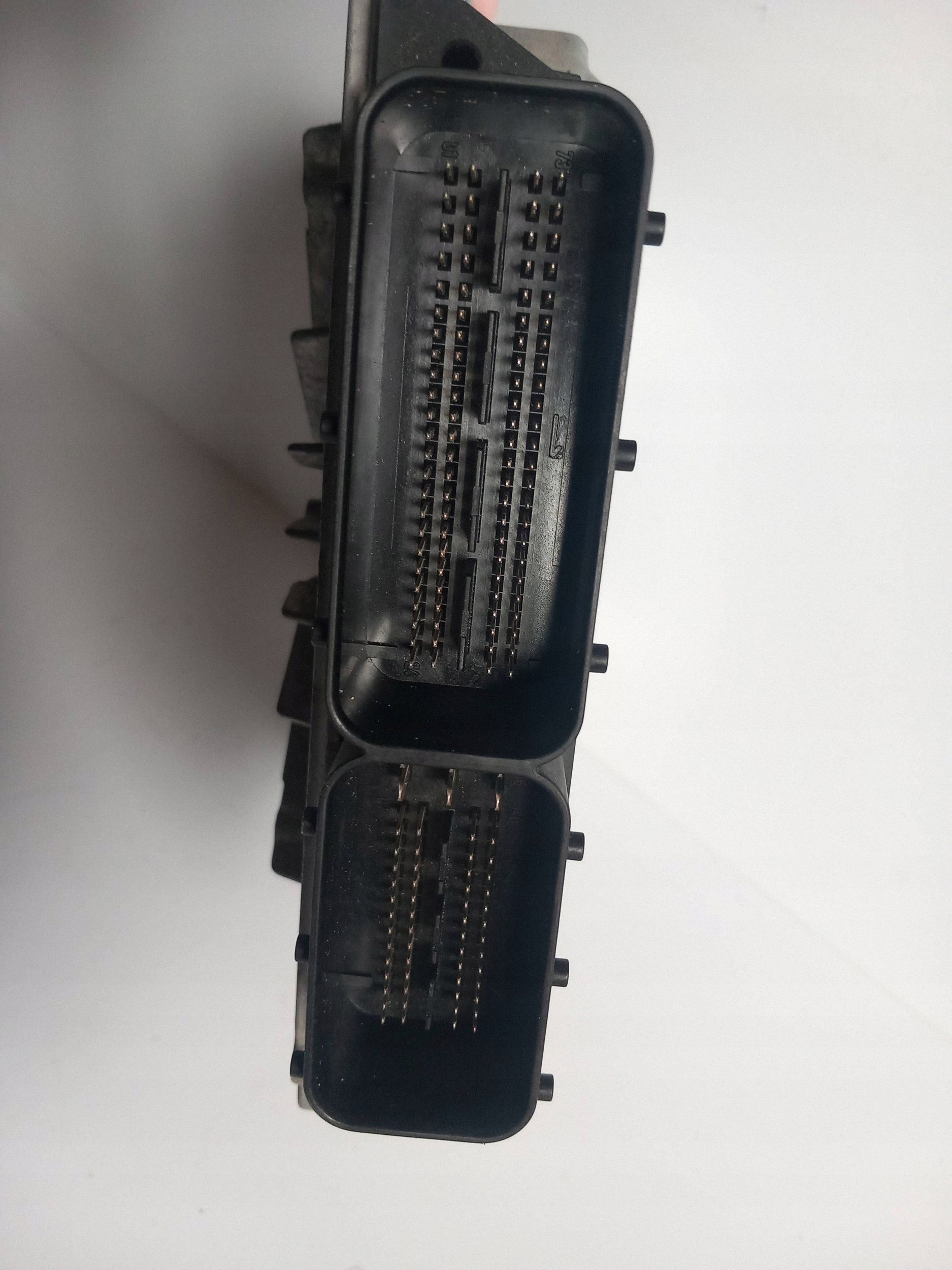 computer control unit of the engine VOLVO S60 2.4 D5 215KM 31336983