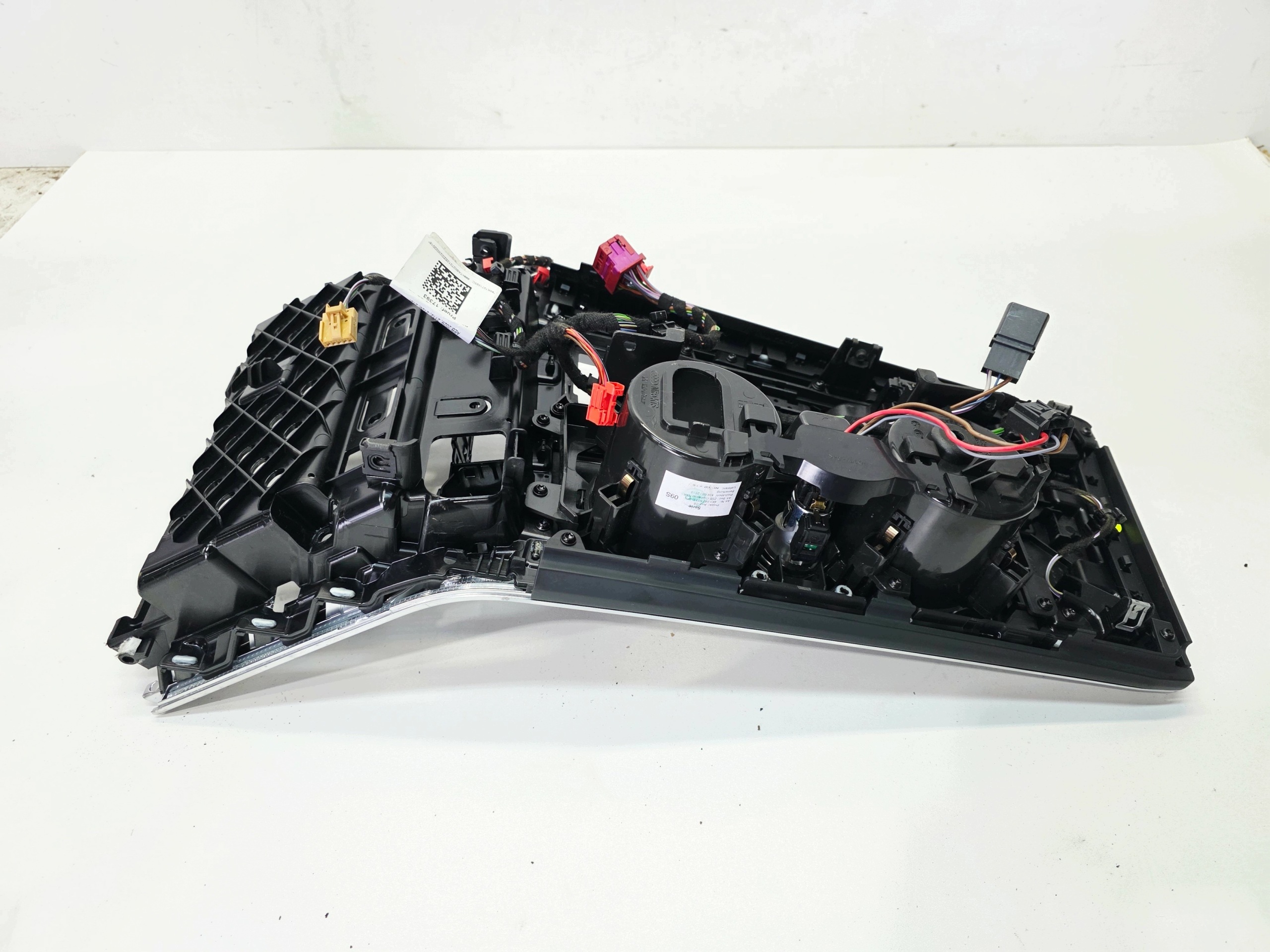 TUNEL mitte DEKOR TUNELU Handschuhfach AUDI A6 C8 4K1864261D QQ2 3Q7