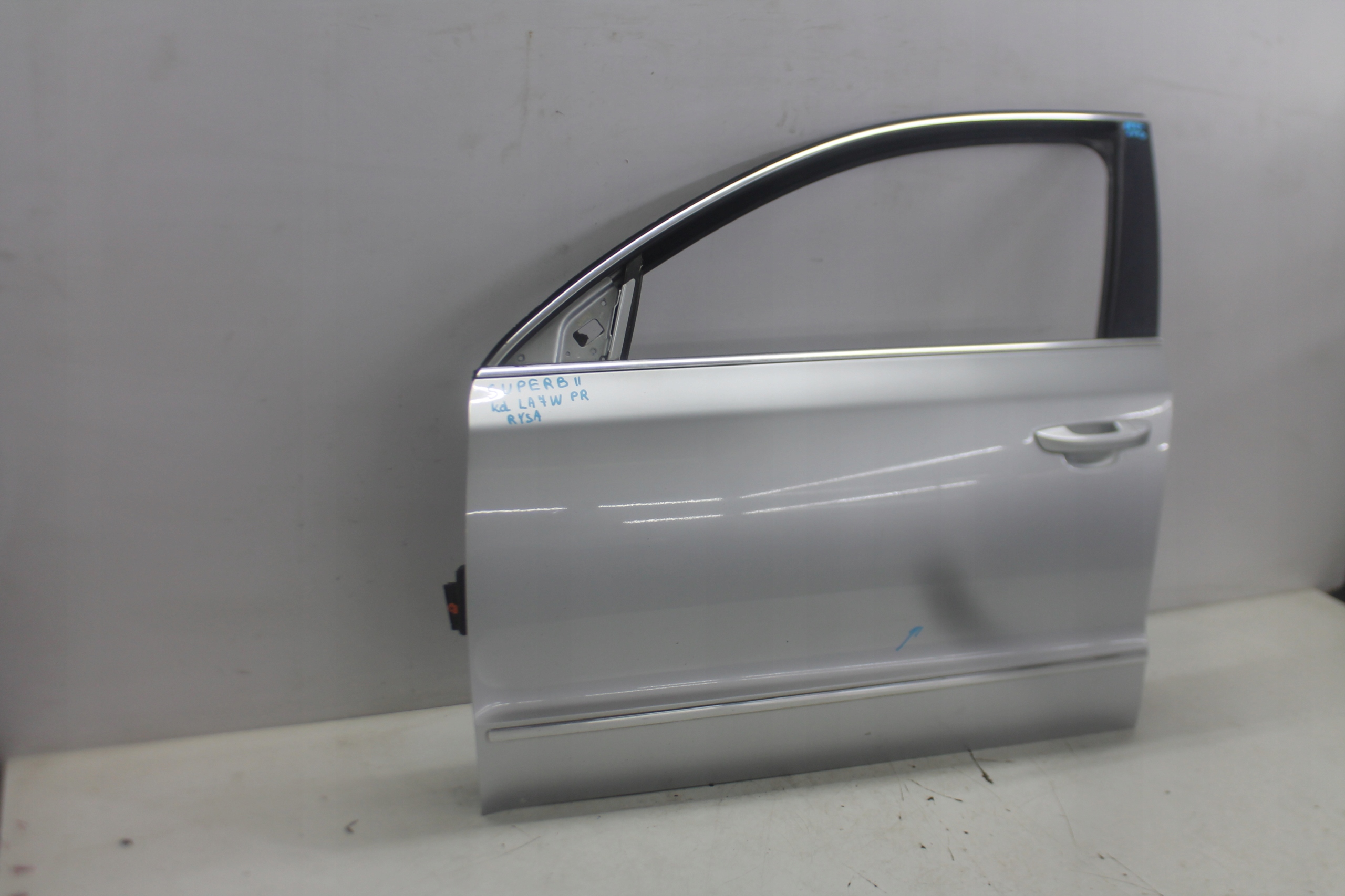 door left front left front SKODA SUPERB II of wheels. LA7W 08-13