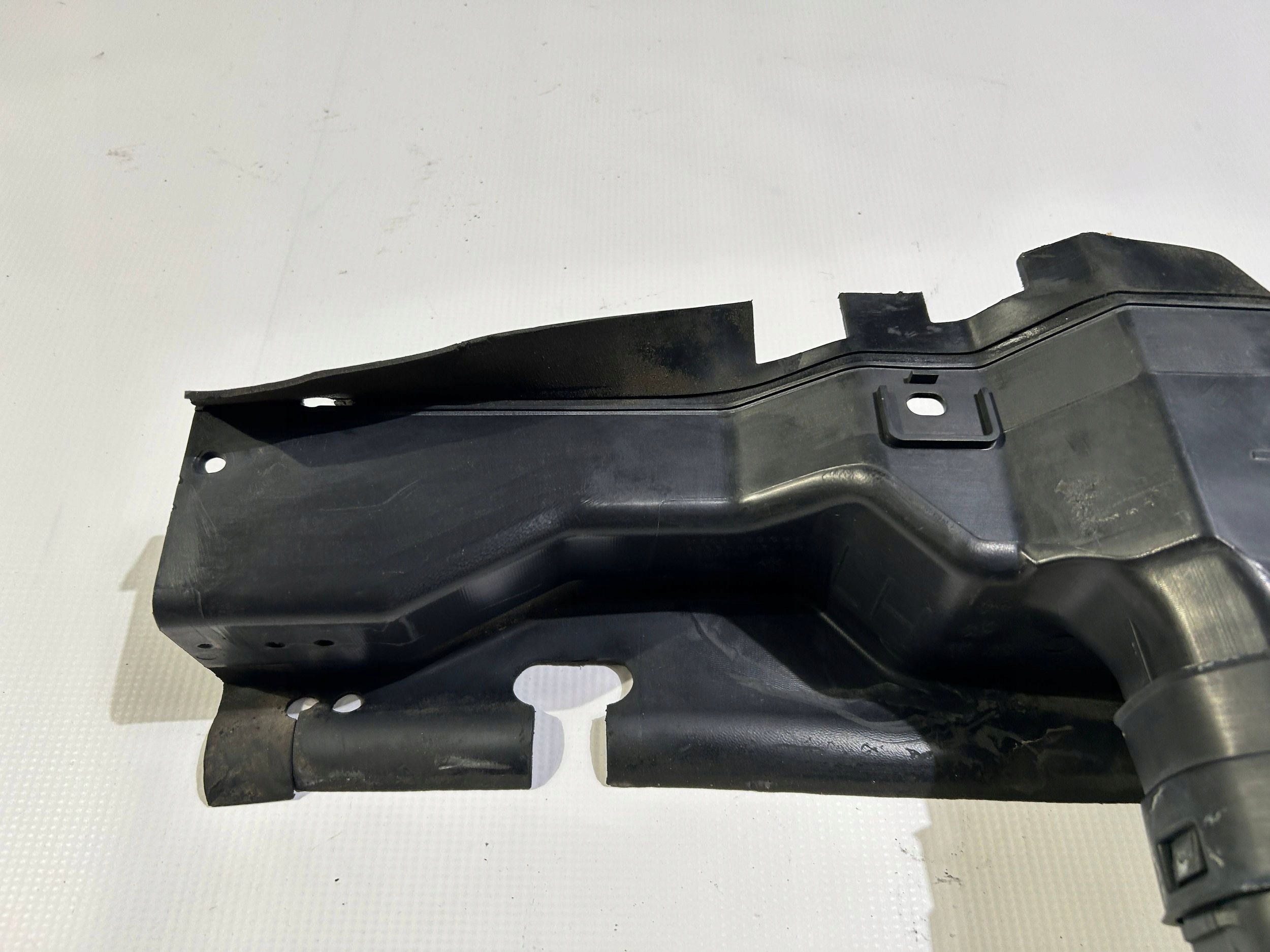 intake drain air duct air line left Ford Mustang 2010-2012