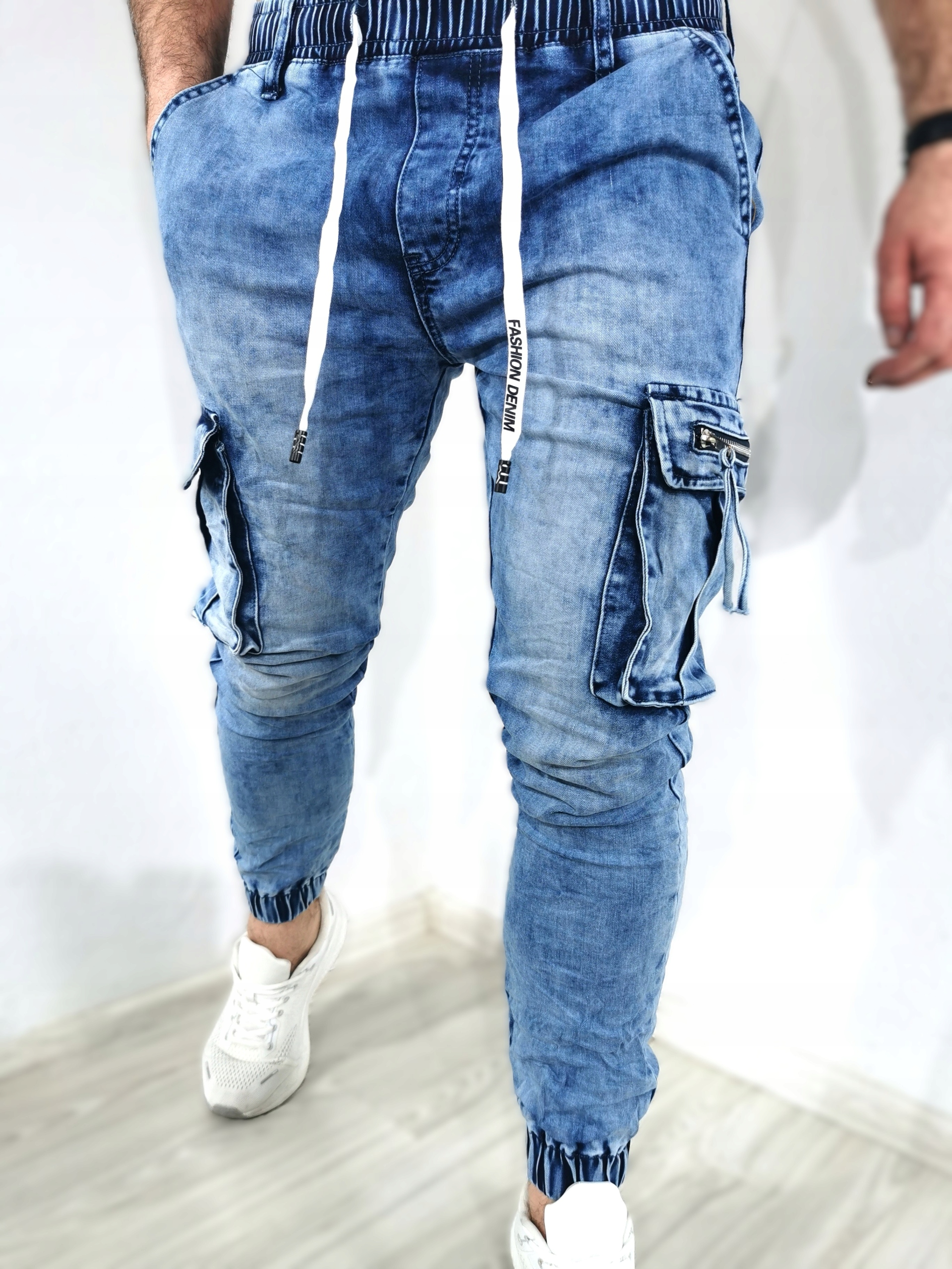 Spodnie jeansowe męskie joggery bojówki jasno niebieskie Tn 36